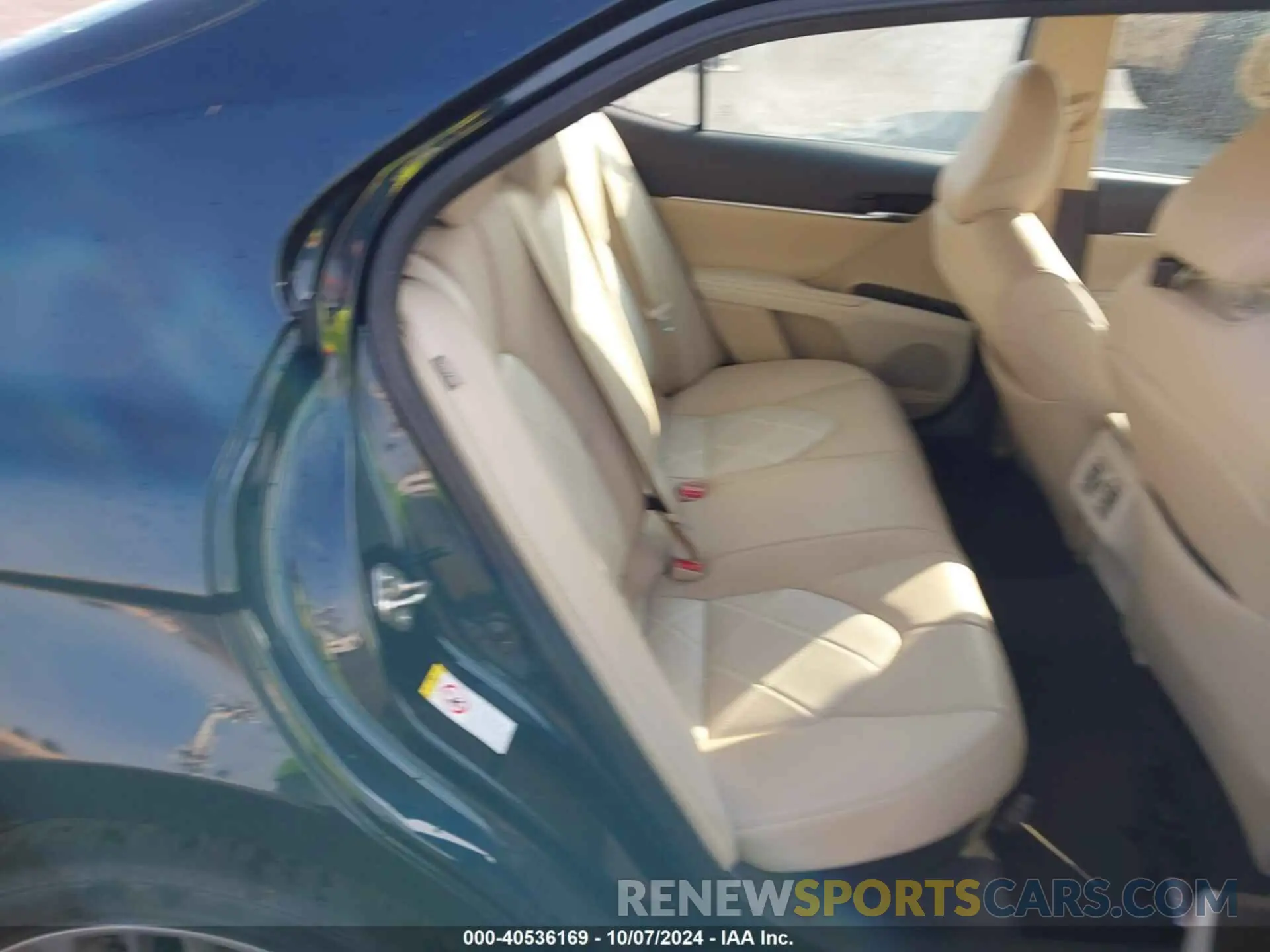 8 Photograph of a damaged car 4T1B21HK6KU514053 TOYOTA CAMRY HYBRID 2019