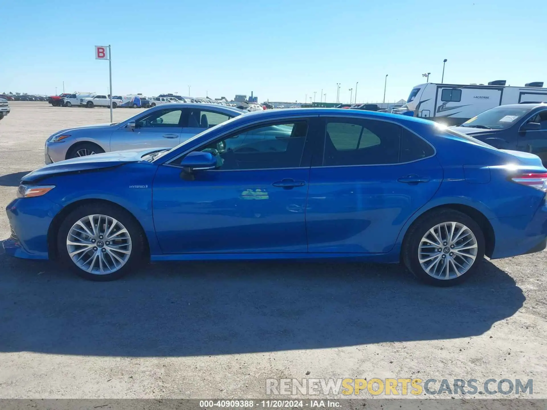14 Photograph of a damaged car 4T1B21HK8KU011110 TOYOTA CAMRY HYBRID 2019