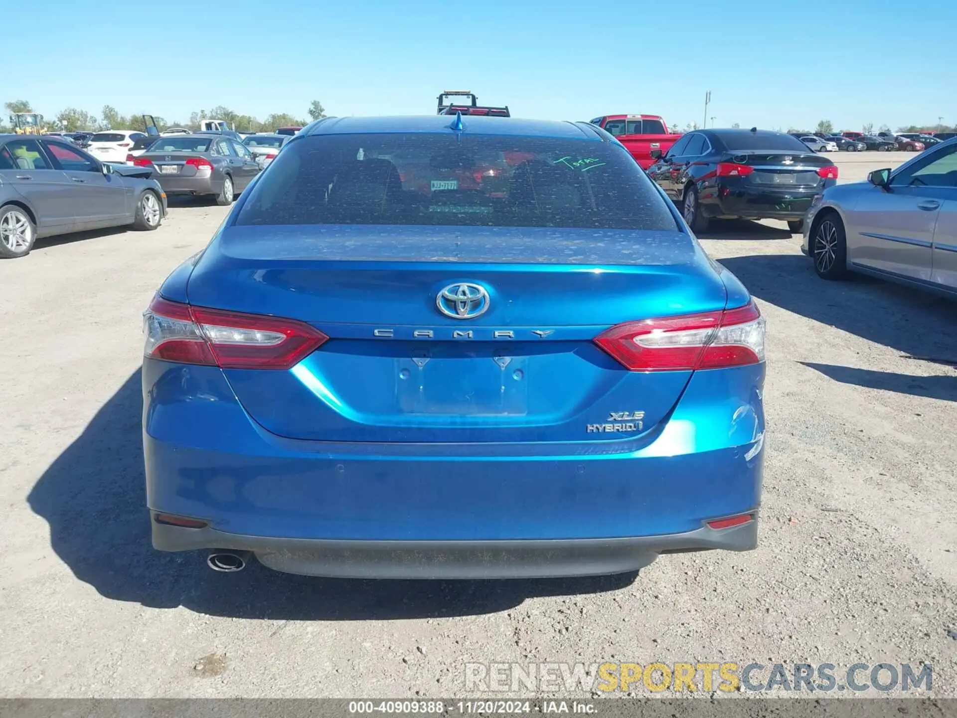 16 Photograph of a damaged car 4T1B21HK8KU011110 TOYOTA CAMRY HYBRID 2019