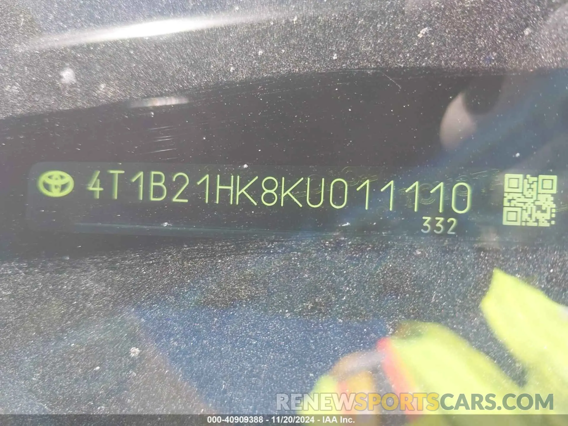 18 Photograph of a damaged car 4T1B21HK8KU011110 TOYOTA CAMRY HYBRID 2019