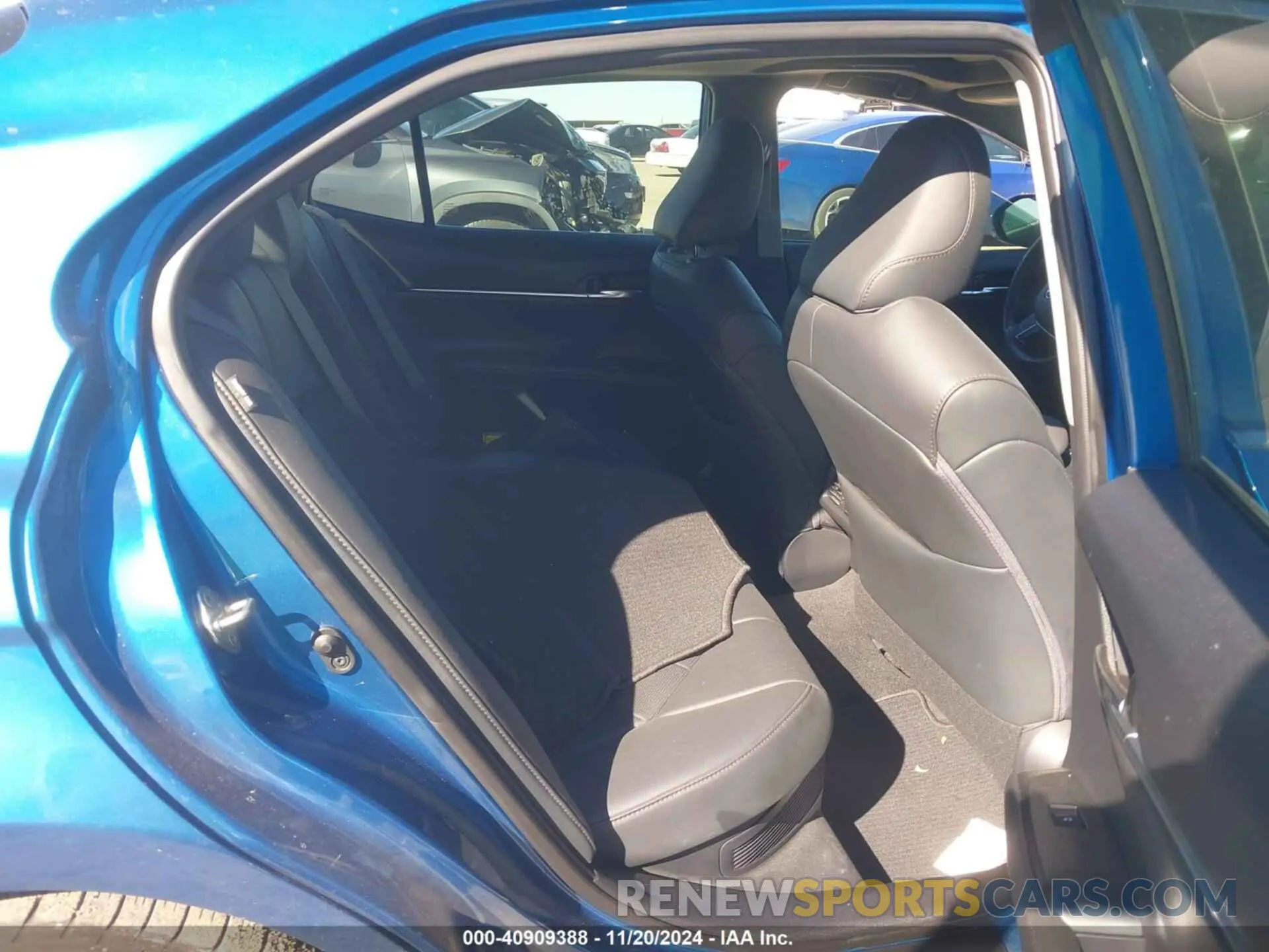 8 Photograph of a damaged car 4T1B21HK8KU011110 TOYOTA CAMRY HYBRID 2019
