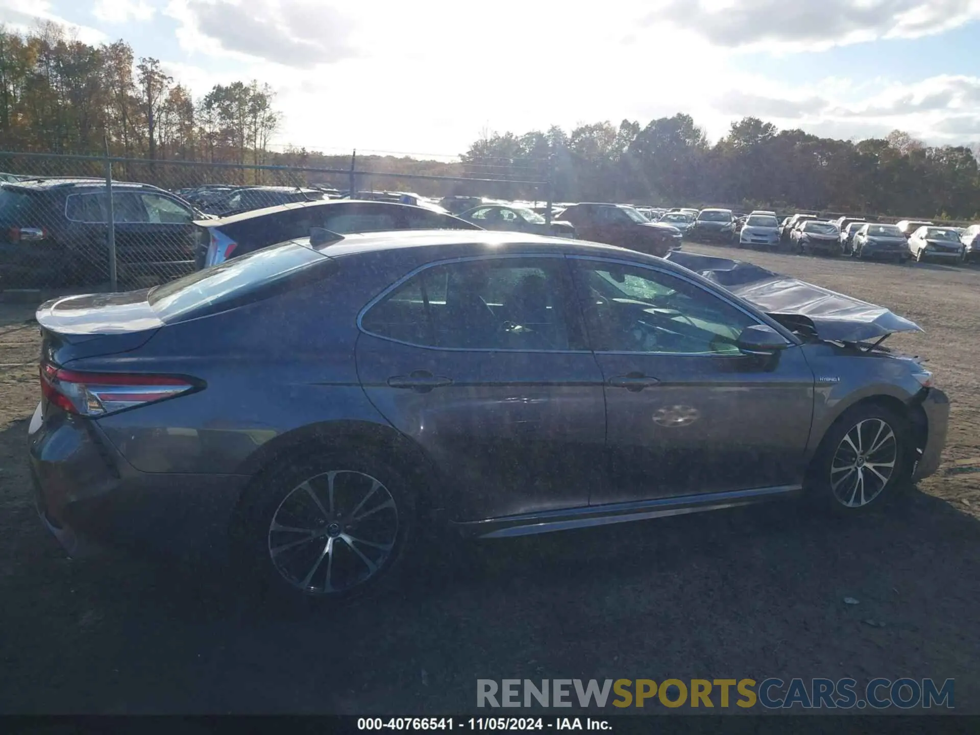 13 Photograph of a damaged car 4T1B21HK8KU014489 TOYOTA CAMRY HYBRID 2019