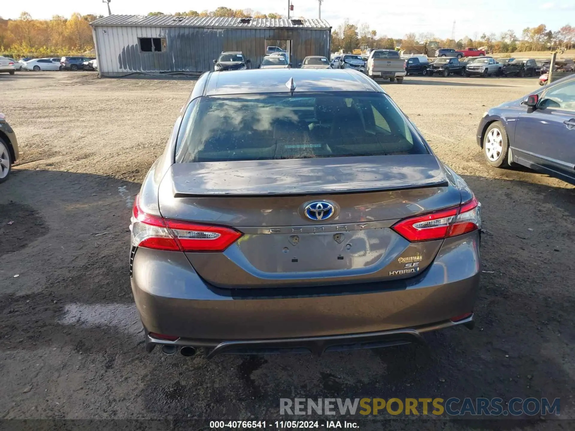 16 Photograph of a damaged car 4T1B21HK8KU014489 TOYOTA CAMRY HYBRID 2019