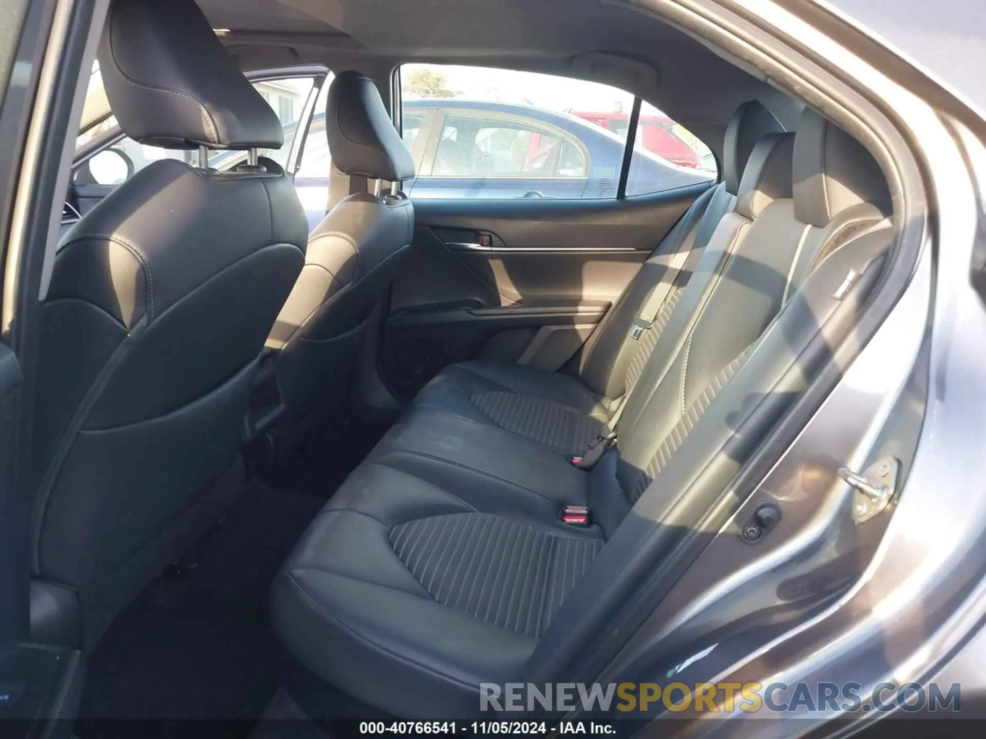 8 Photograph of a damaged car 4T1B21HK8KU014489 TOYOTA CAMRY HYBRID 2019
