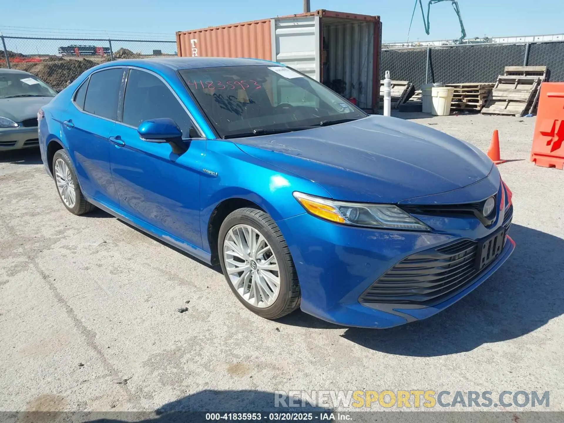 1 Photograph of a damaged car 4T1B21HK9KU011245 TOYOTA CAMRY HYBRID 2019