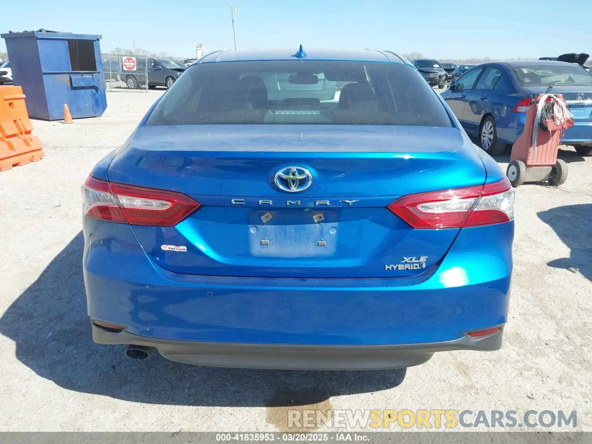 16 Photograph of a damaged car 4T1B21HK9KU011245 TOYOTA CAMRY HYBRID 2019