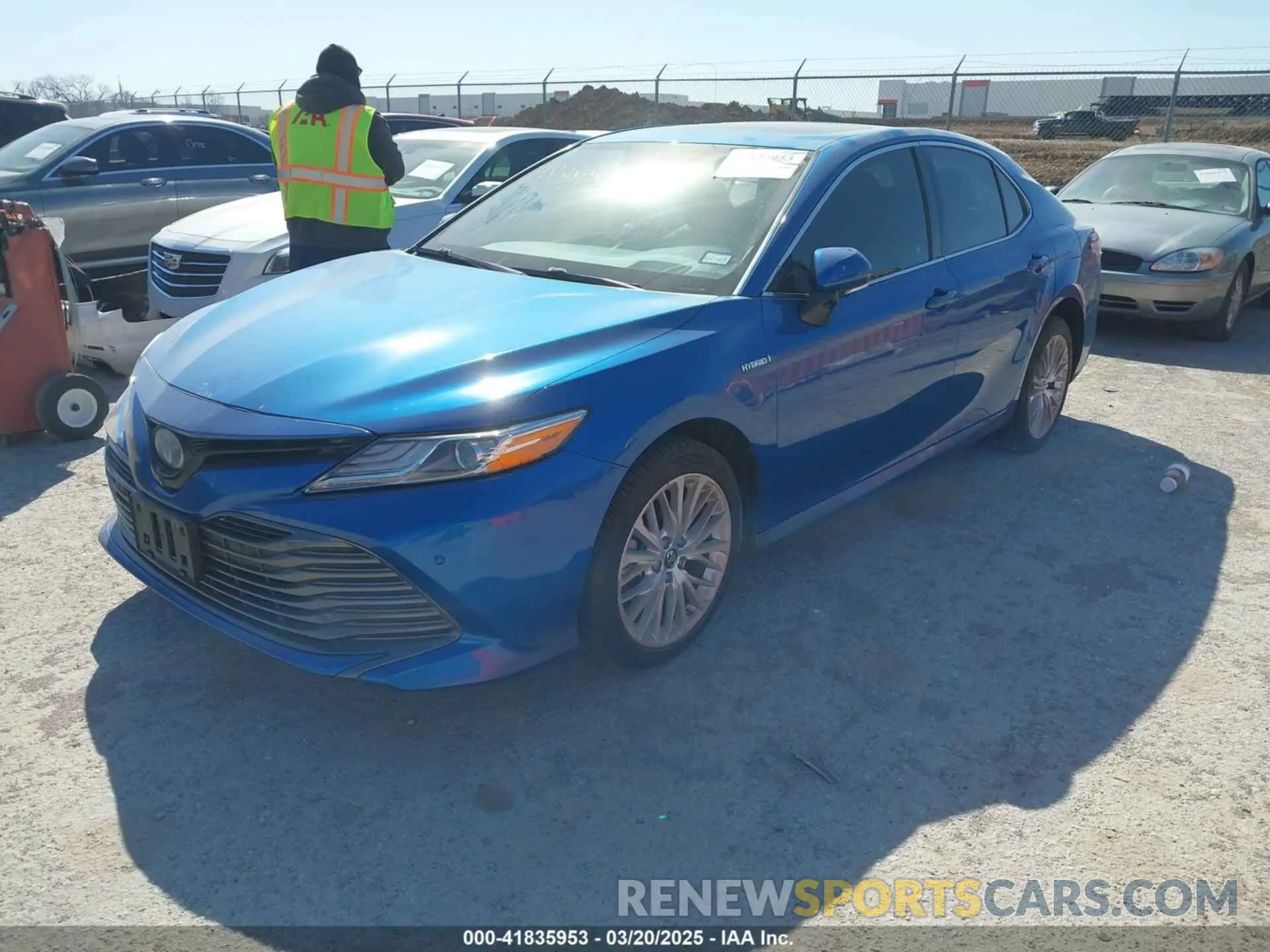 2 Photograph of a damaged car 4T1B21HK9KU011245 TOYOTA CAMRY HYBRID 2019