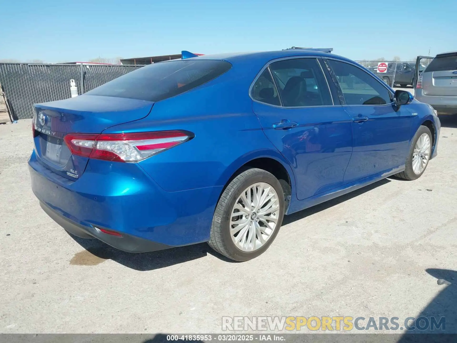4 Photograph of a damaged car 4T1B21HK9KU011245 TOYOTA CAMRY HYBRID 2019
