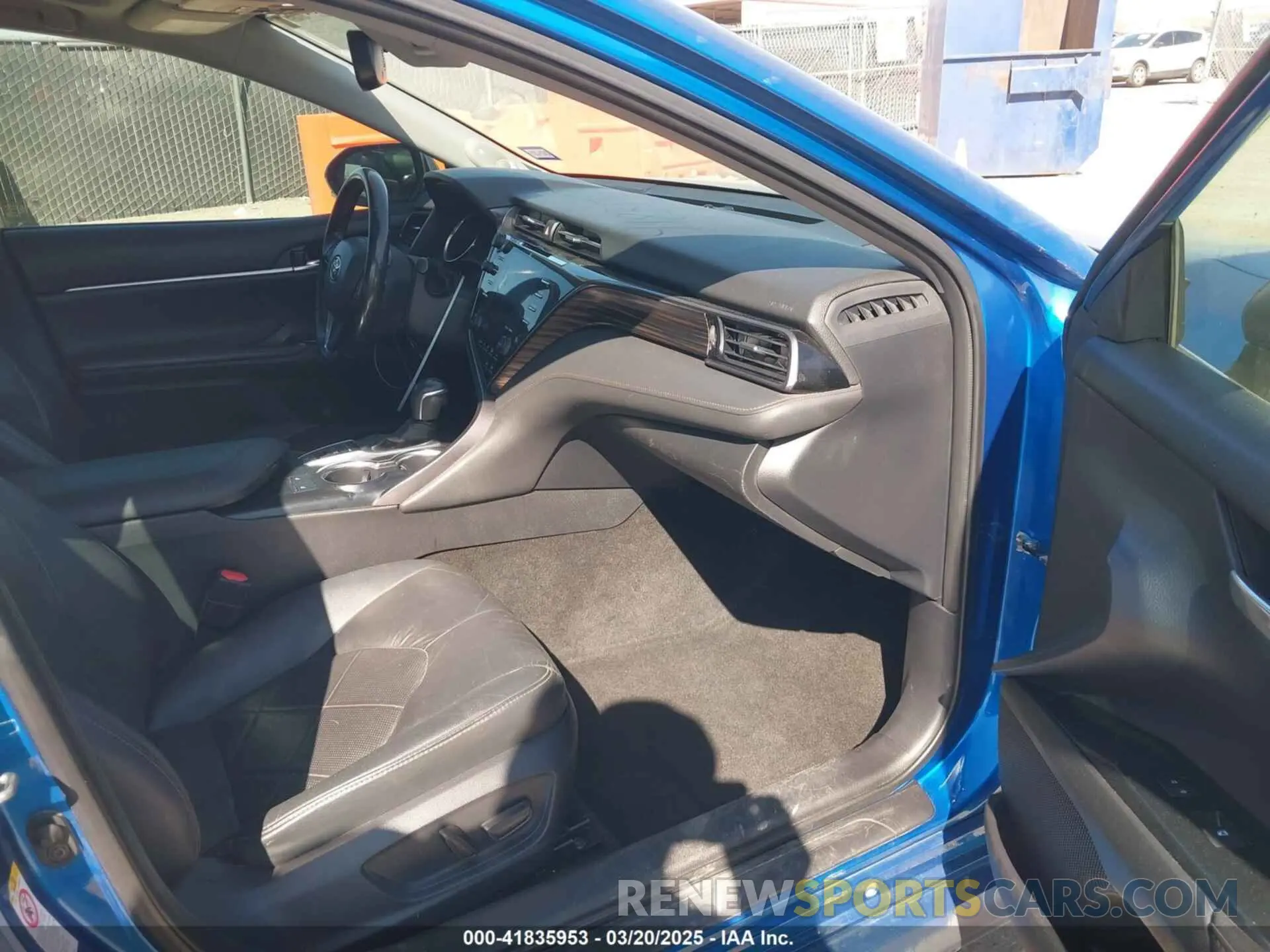 5 Photograph of a damaged car 4T1B21HK9KU011245 TOYOTA CAMRY HYBRID 2019