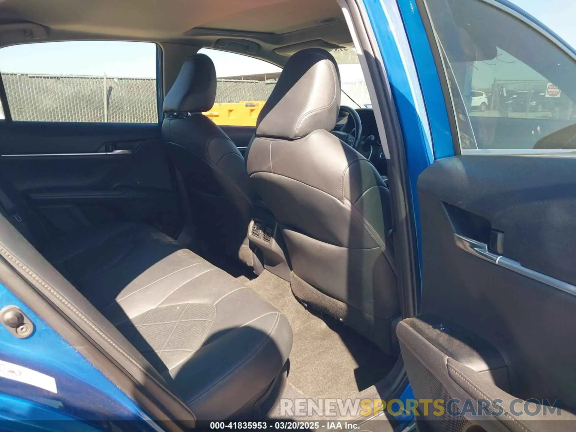 8 Photograph of a damaged car 4T1B21HK9KU011245 TOYOTA CAMRY HYBRID 2019