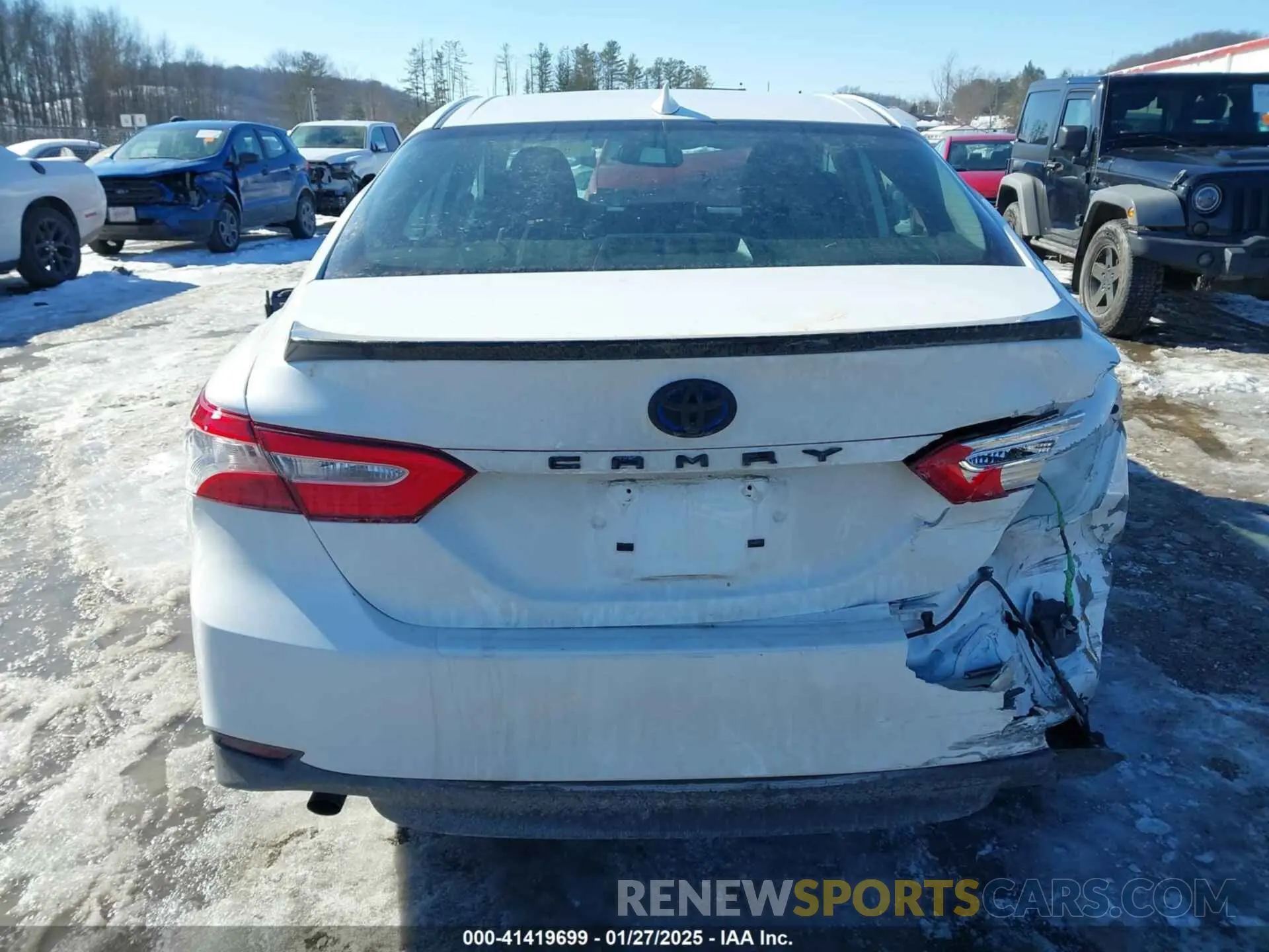 17 Photograph of a damaged car 4T1B31HK2KU006126 TOYOTA CAMRY HYBRID 2019