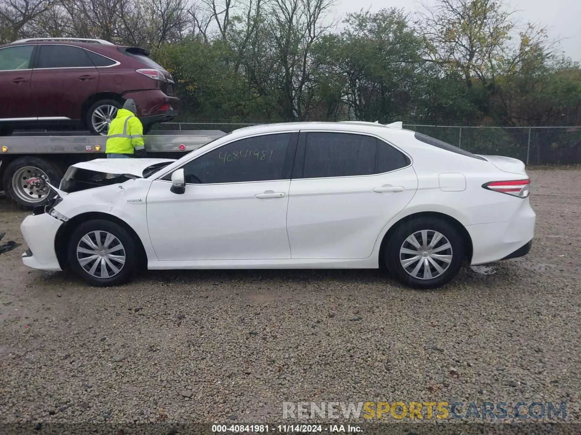 15 Photograph of a damaged car 4T1B31HK3KU511656 TOYOTA CAMRY HYBRID 2019