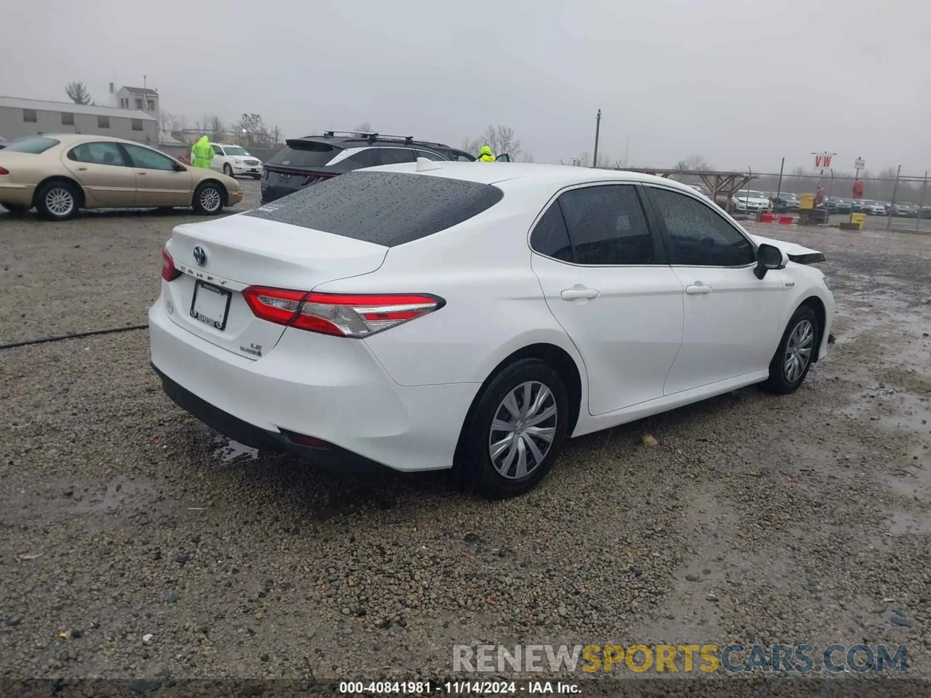4 Photograph of a damaged car 4T1B31HK3KU511656 TOYOTA CAMRY HYBRID 2019