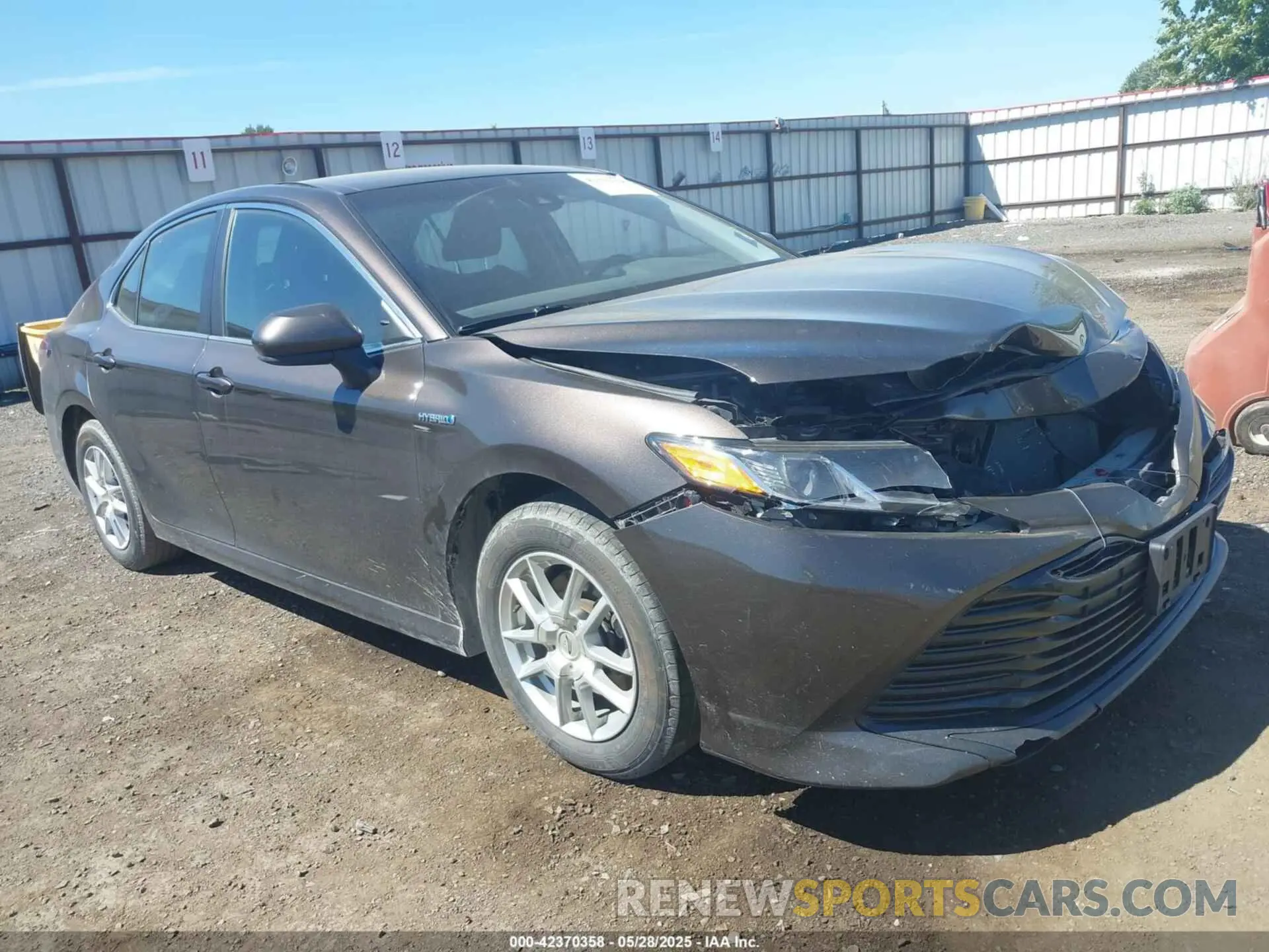 1 Photograph of a damaged car 4T1B31HK3KU514914 TOYOTA CAMRY HYBRID 2019