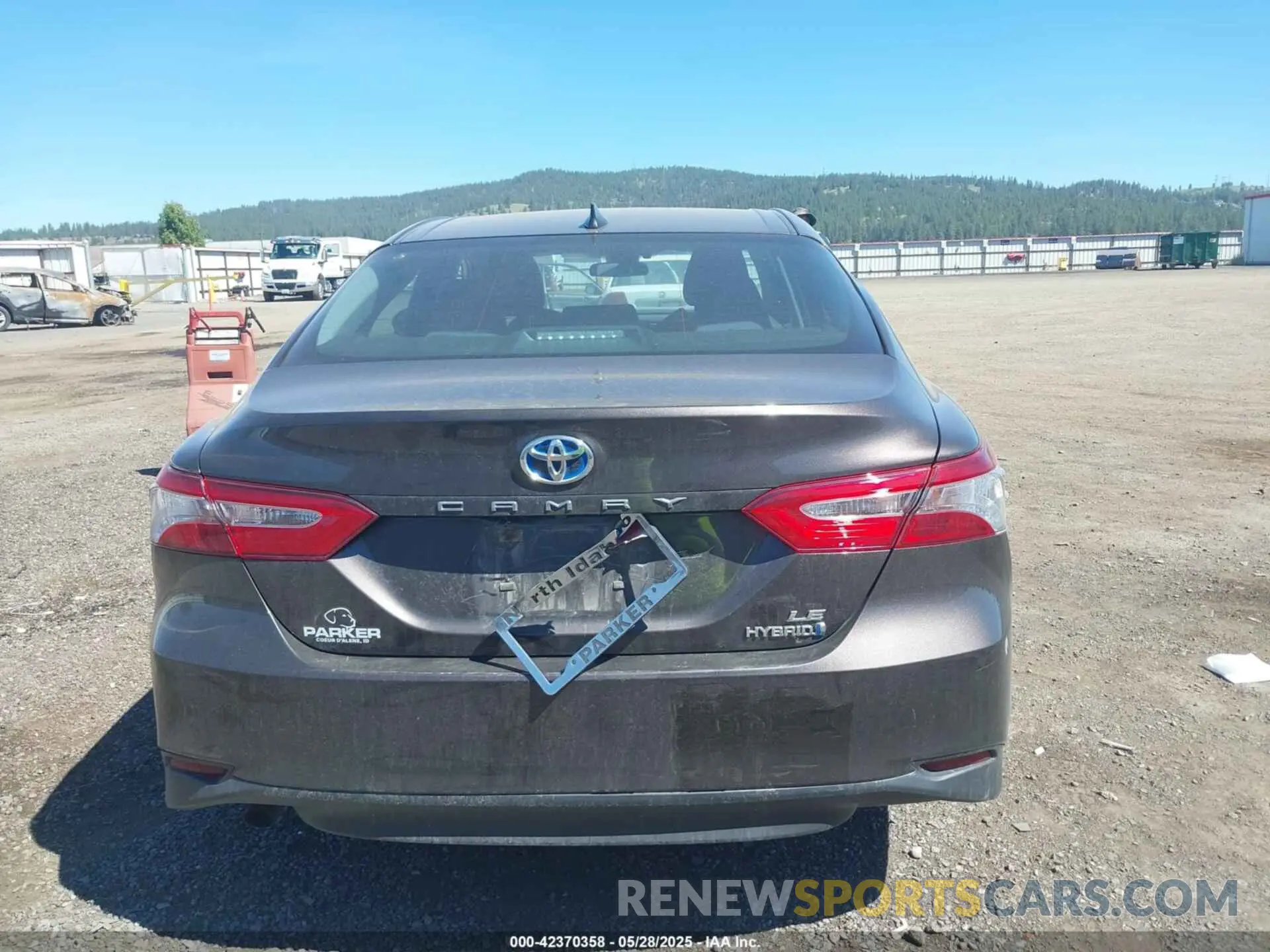 16 Photograph of a damaged car 4T1B31HK3KU514914 TOYOTA CAMRY HYBRID 2019