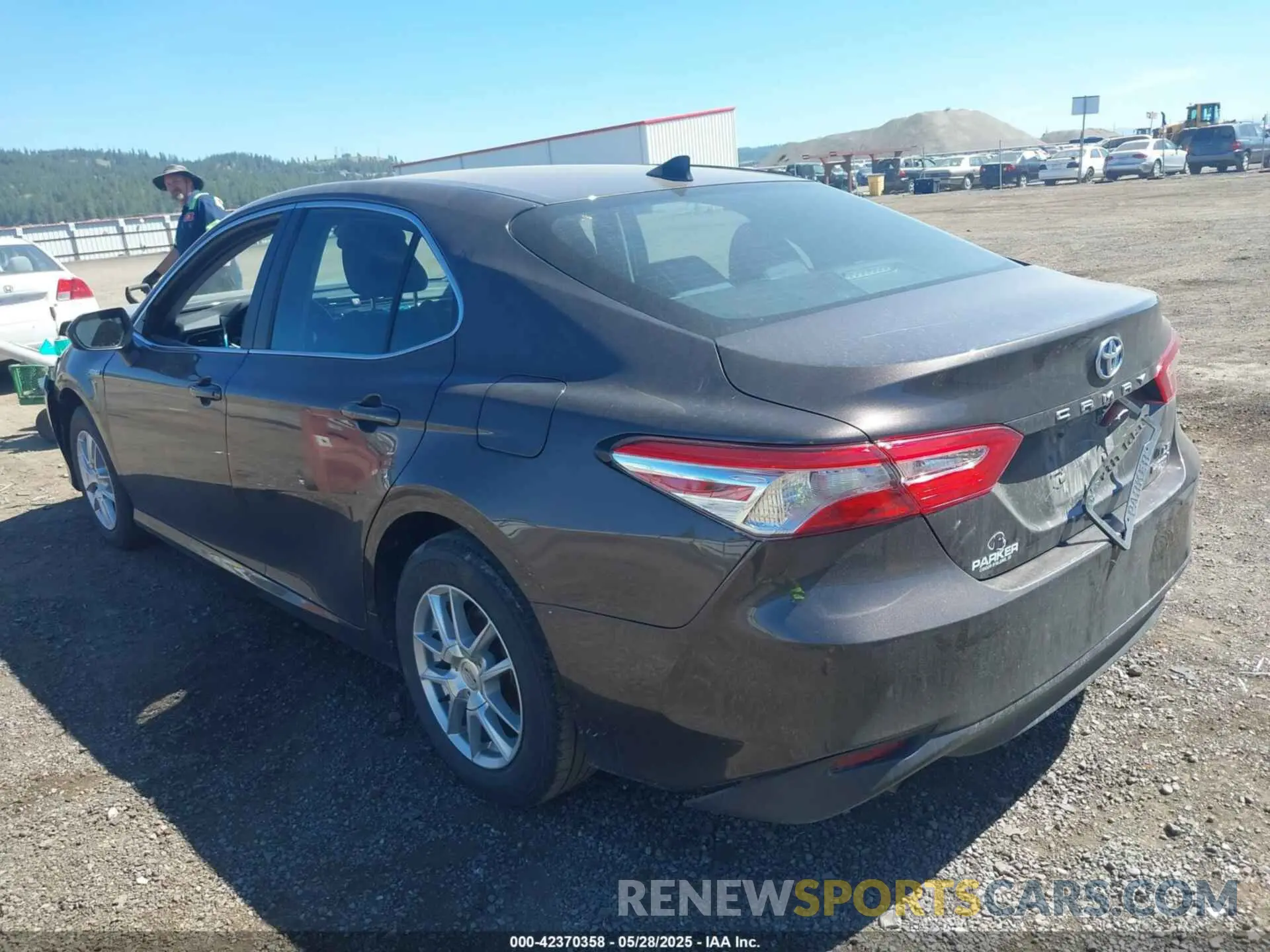 3 Photograph of a damaged car 4T1B31HK3KU514914 TOYOTA CAMRY HYBRID 2019