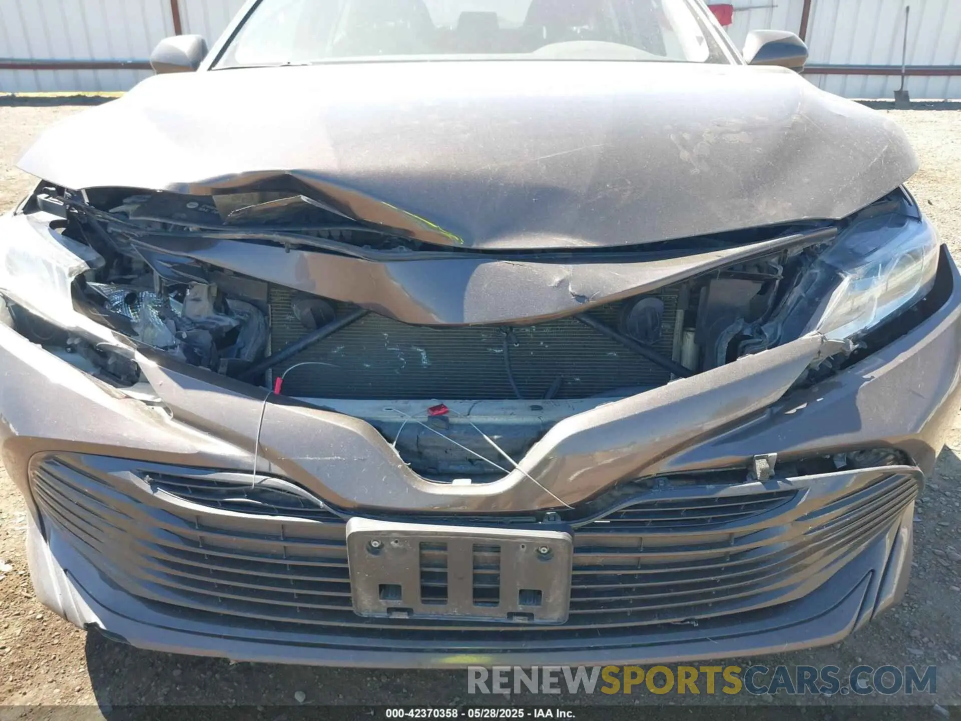 6 Photograph of a damaged car 4T1B31HK3KU514914 TOYOTA CAMRY HYBRID 2019
