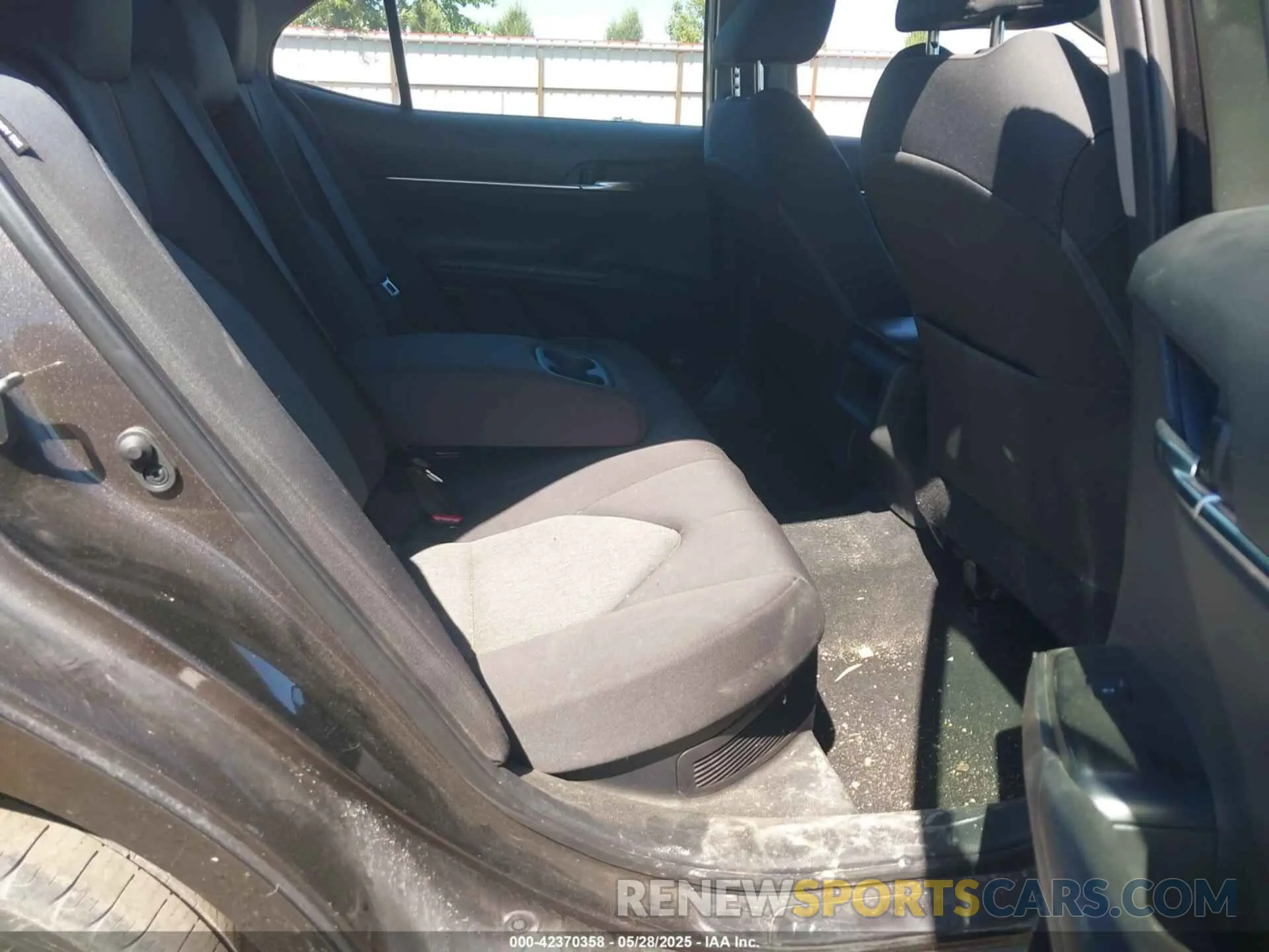 8 Photograph of a damaged car 4T1B31HK3KU514914 TOYOTA CAMRY HYBRID 2019