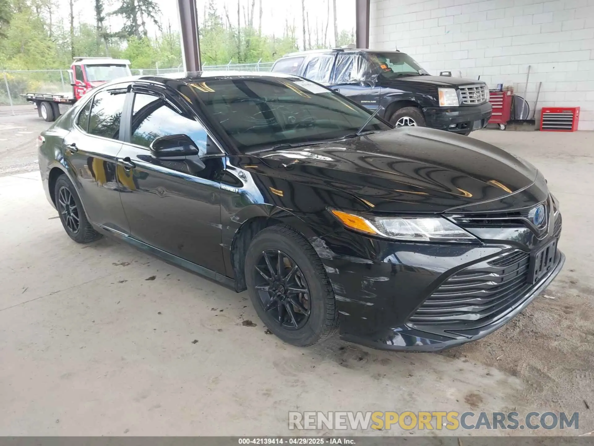 1 Photograph of a damaged car 4T1B31HK3KU517800 TOYOTA CAMRY HYBRID 2019