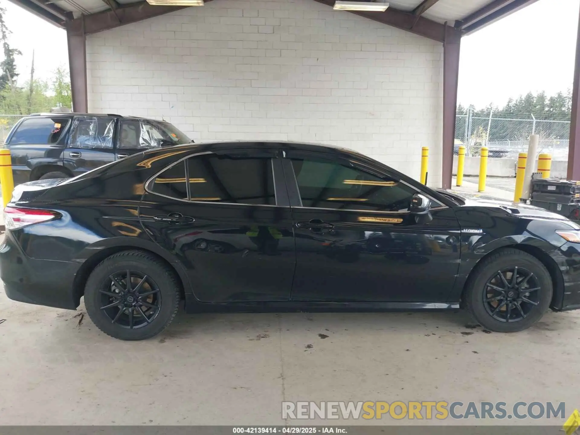 13 Photograph of a damaged car 4T1B31HK3KU517800 TOYOTA CAMRY HYBRID 2019