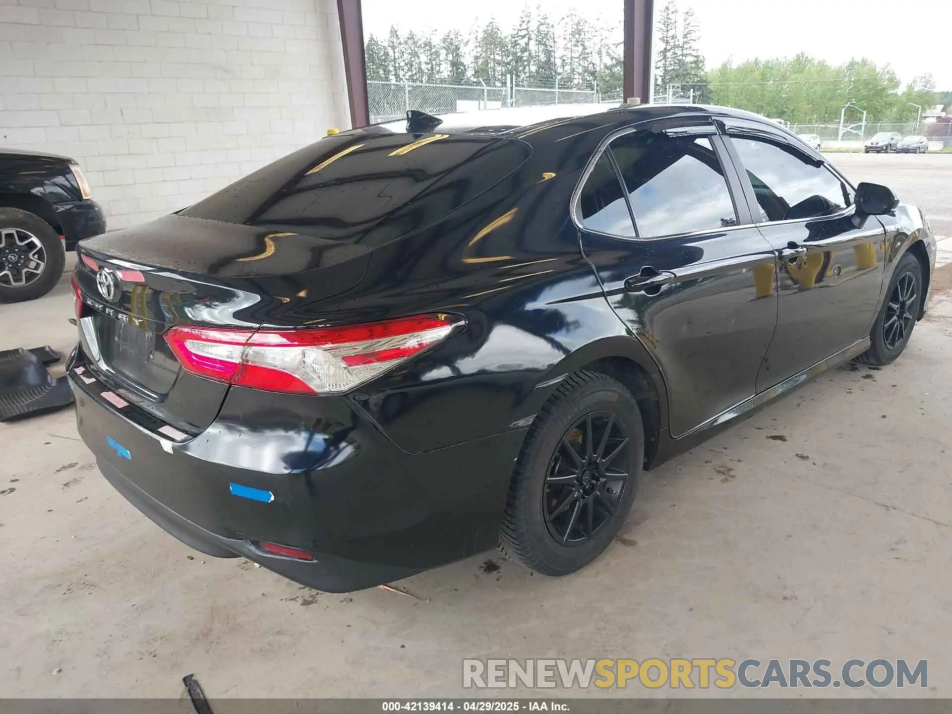 4 Photograph of a damaged car 4T1B31HK3KU517800 TOYOTA CAMRY HYBRID 2019