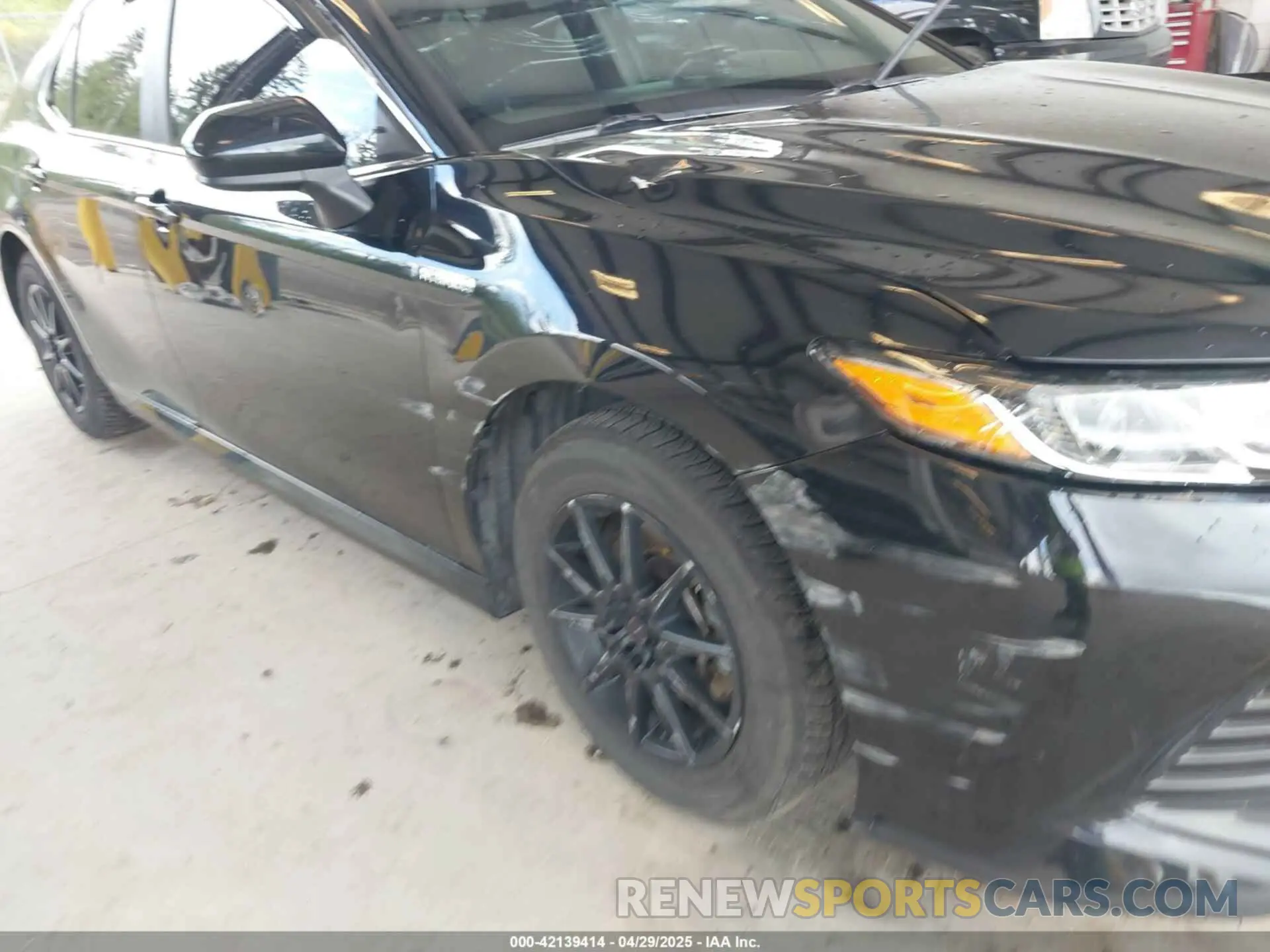 6 Photograph of a damaged car 4T1B31HK3KU517800 TOYOTA CAMRY HYBRID 2019