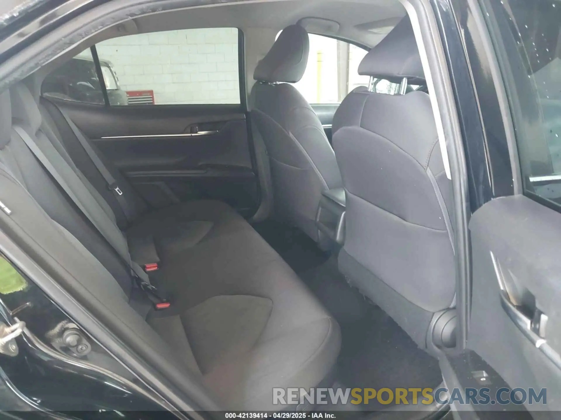 8 Photograph of a damaged car 4T1B31HK3KU517800 TOYOTA CAMRY HYBRID 2019