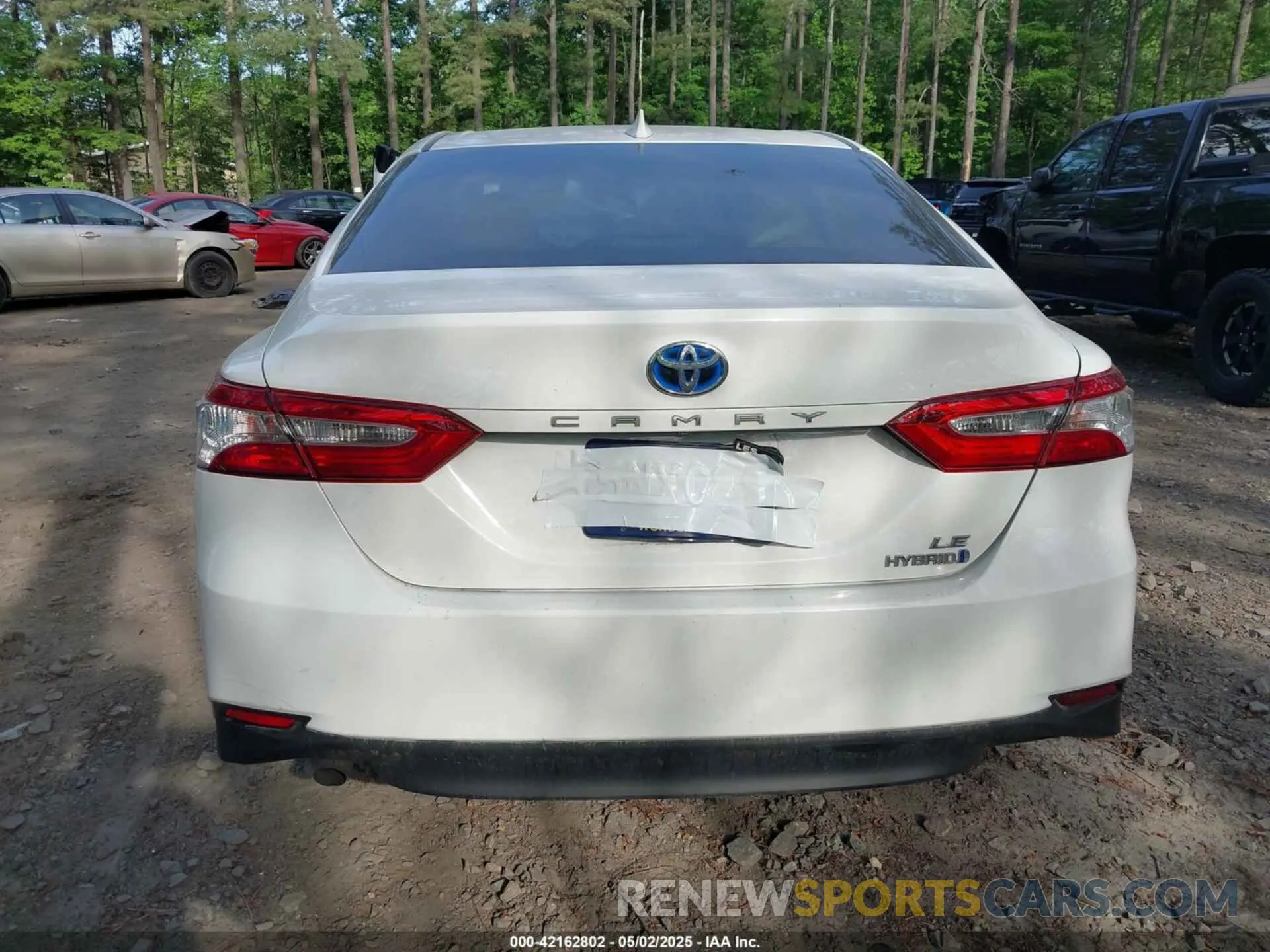 16 Photograph of a damaged car 4T1B31HK4KU005351 TOYOTA CAMRY HYBRID 2019
