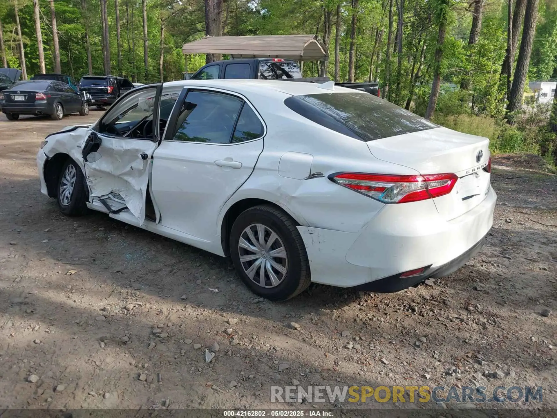 3 Photograph of a damaged car 4T1B31HK4KU005351 TOYOTA CAMRY HYBRID 2019