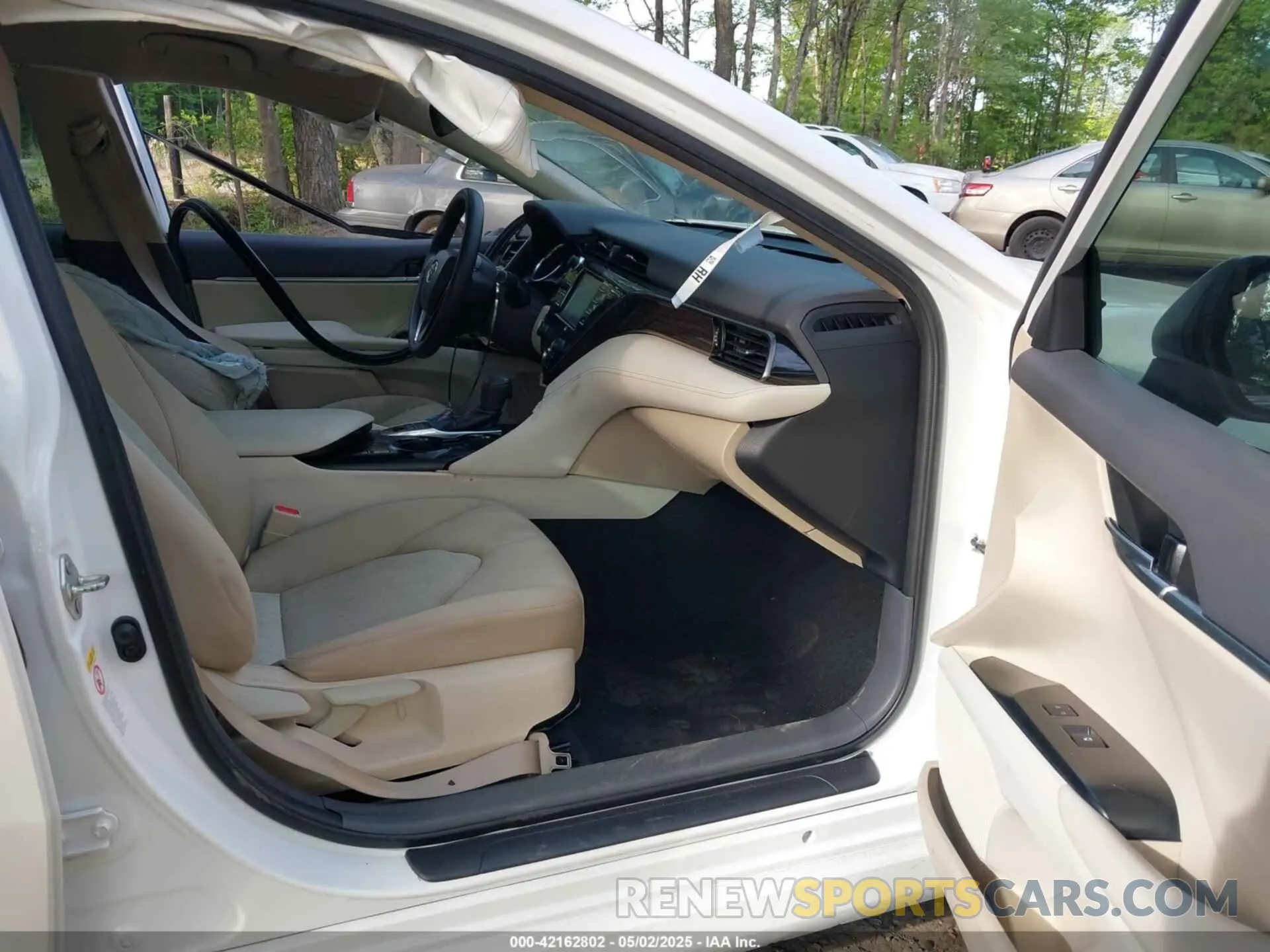 5 Photograph of a damaged car 4T1B31HK4KU005351 TOYOTA CAMRY HYBRID 2019