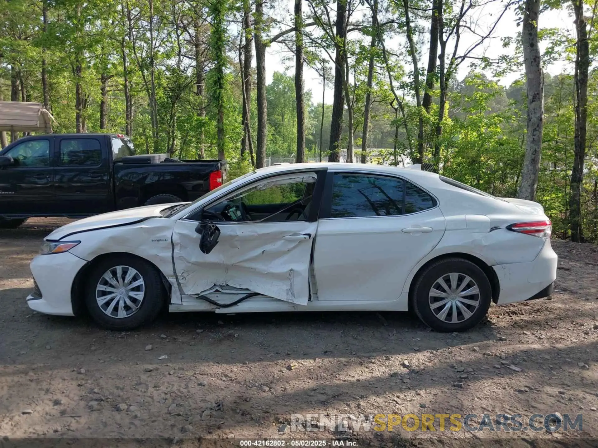 6 Photograph of a damaged car 4T1B31HK4KU005351 TOYOTA CAMRY HYBRID 2019