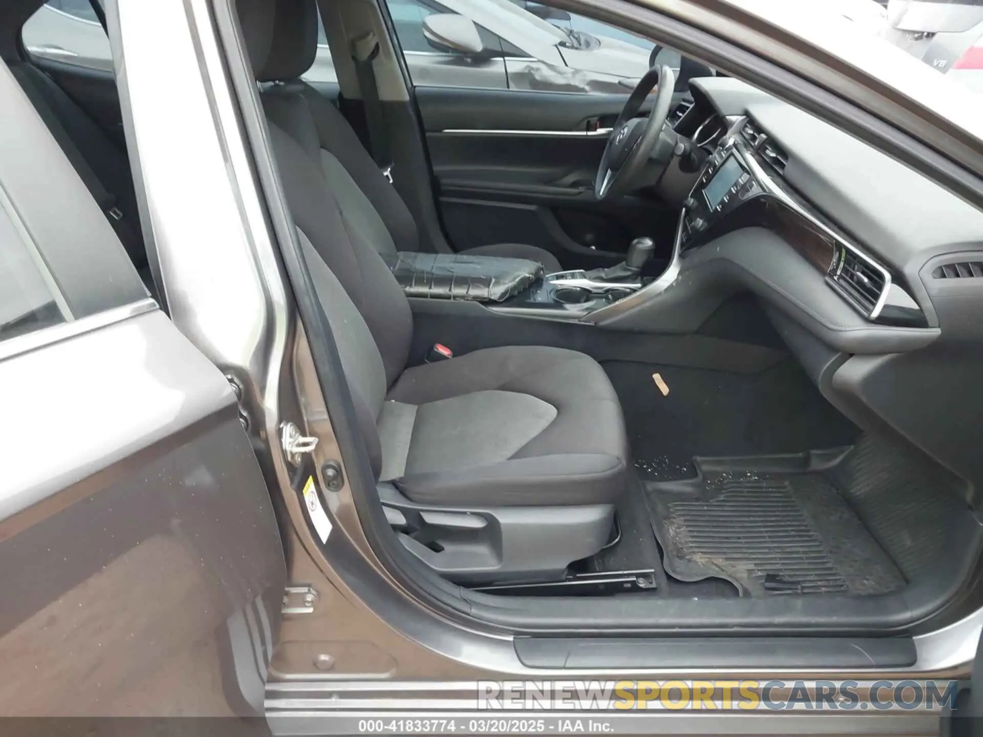 5 Photograph of a damaged car 4T1B31HK4KU007116 TOYOTA CAMRY HYBRID 2019