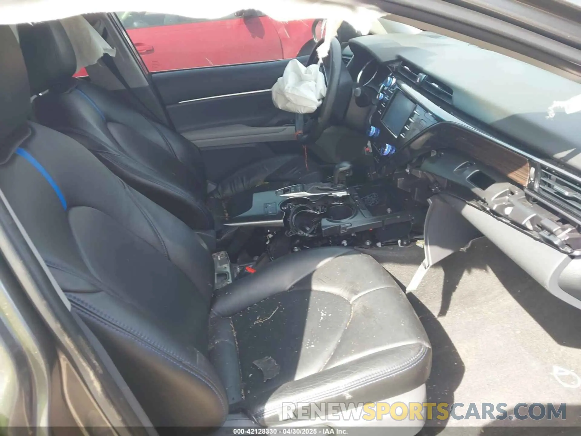 5 Photograph of a damaged car 4T1B31HK4KU008573 TOYOTA CAMRY HYBRID 2019