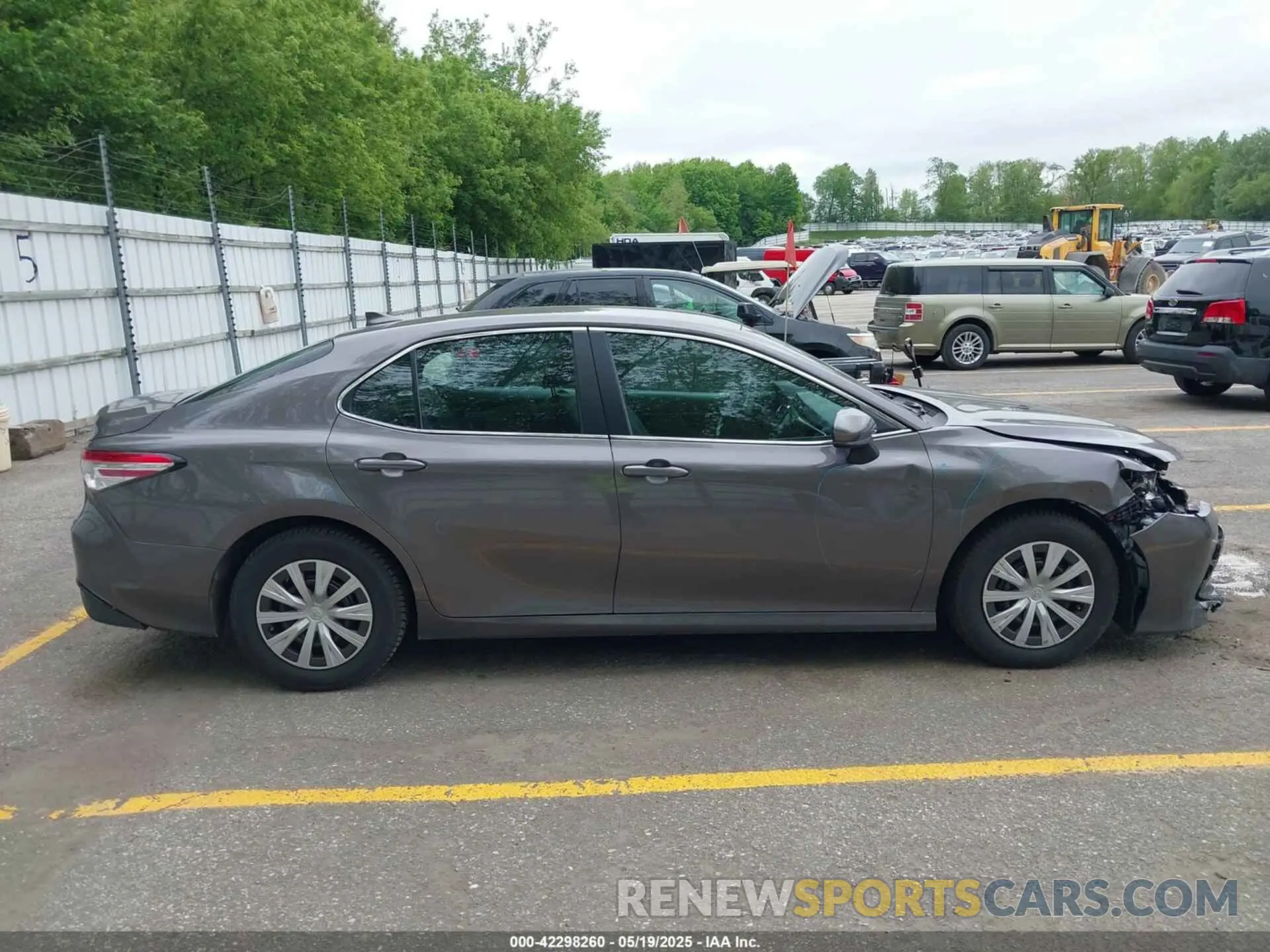 13 Photograph of a damaged car 4T1B31HK4KU511360 TOYOTA CAMRY HYBRID 2019