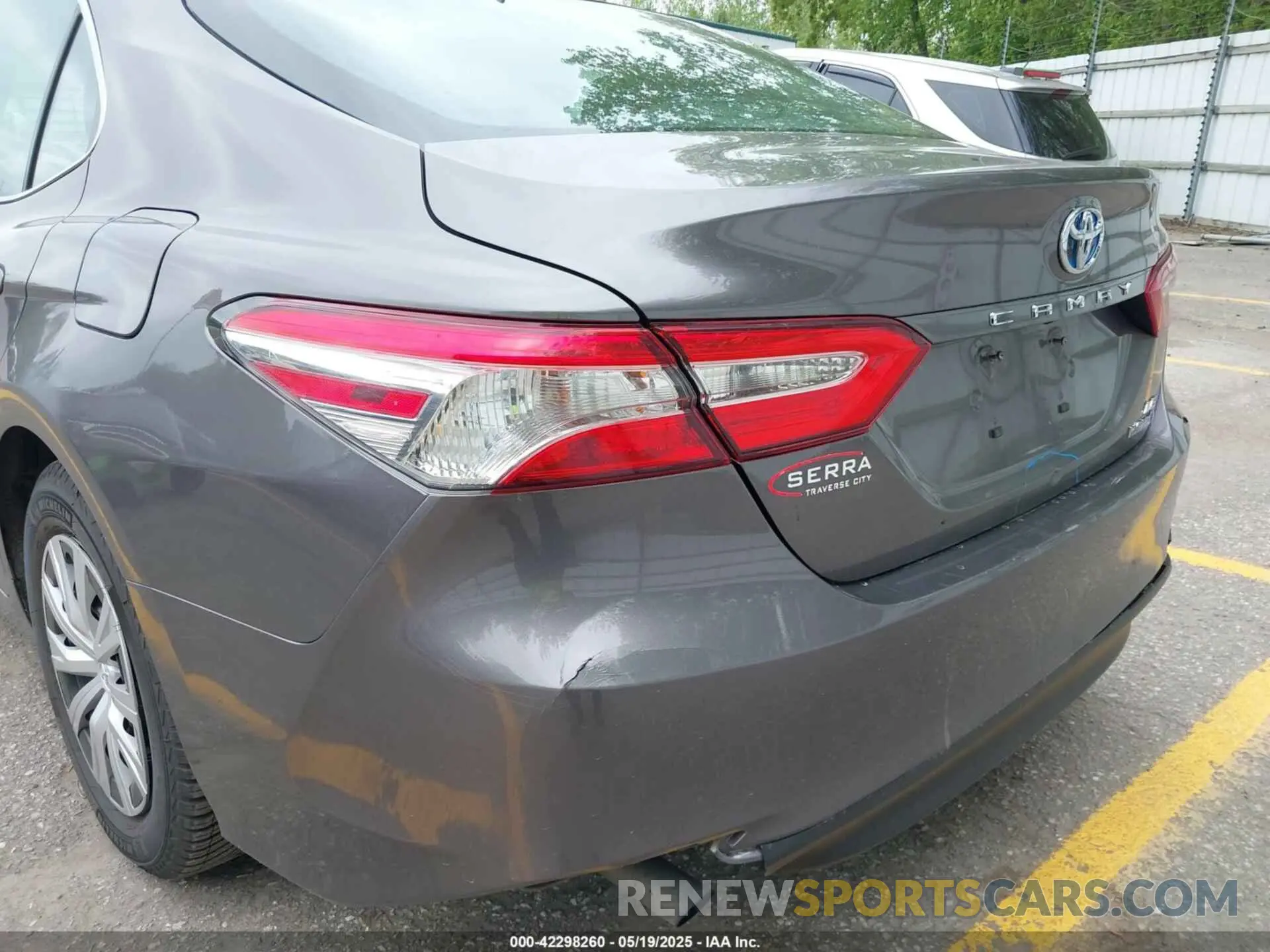 18 Photograph of a damaged car 4T1B31HK4KU511360 TOYOTA CAMRY HYBRID 2019