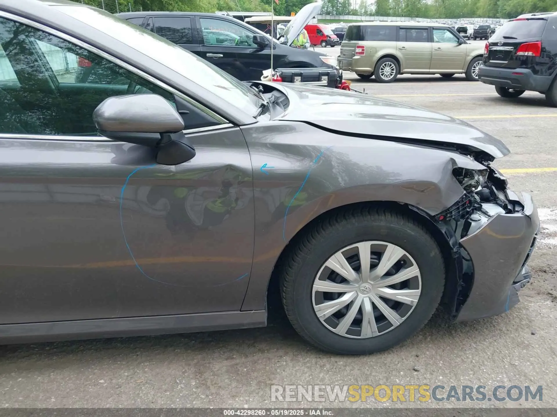 19 Photograph of a damaged car 4T1B31HK4KU511360 TOYOTA CAMRY HYBRID 2019