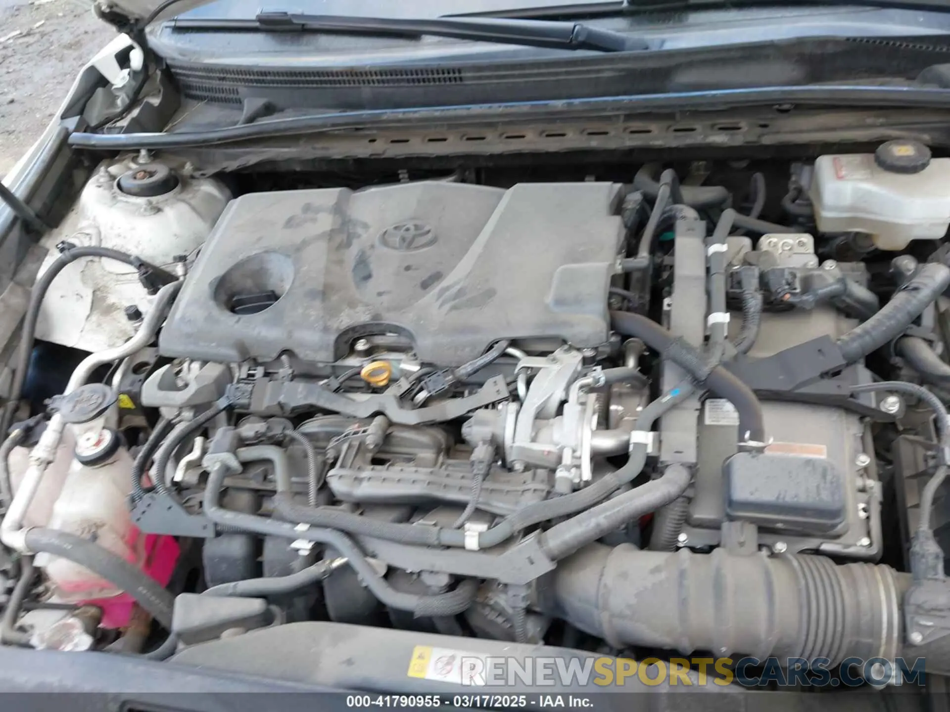 10 Photograph of a damaged car 4T1B31HK4KU513240 TOYOTA CAMRY HYBRID 2019