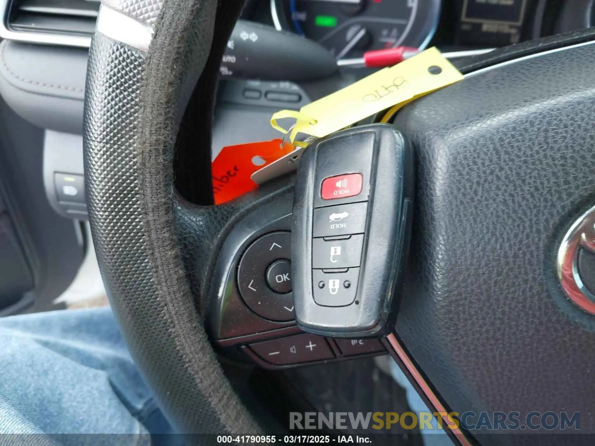 11 Photograph of a damaged car 4T1B31HK4KU513240 TOYOTA CAMRY HYBRID 2019
