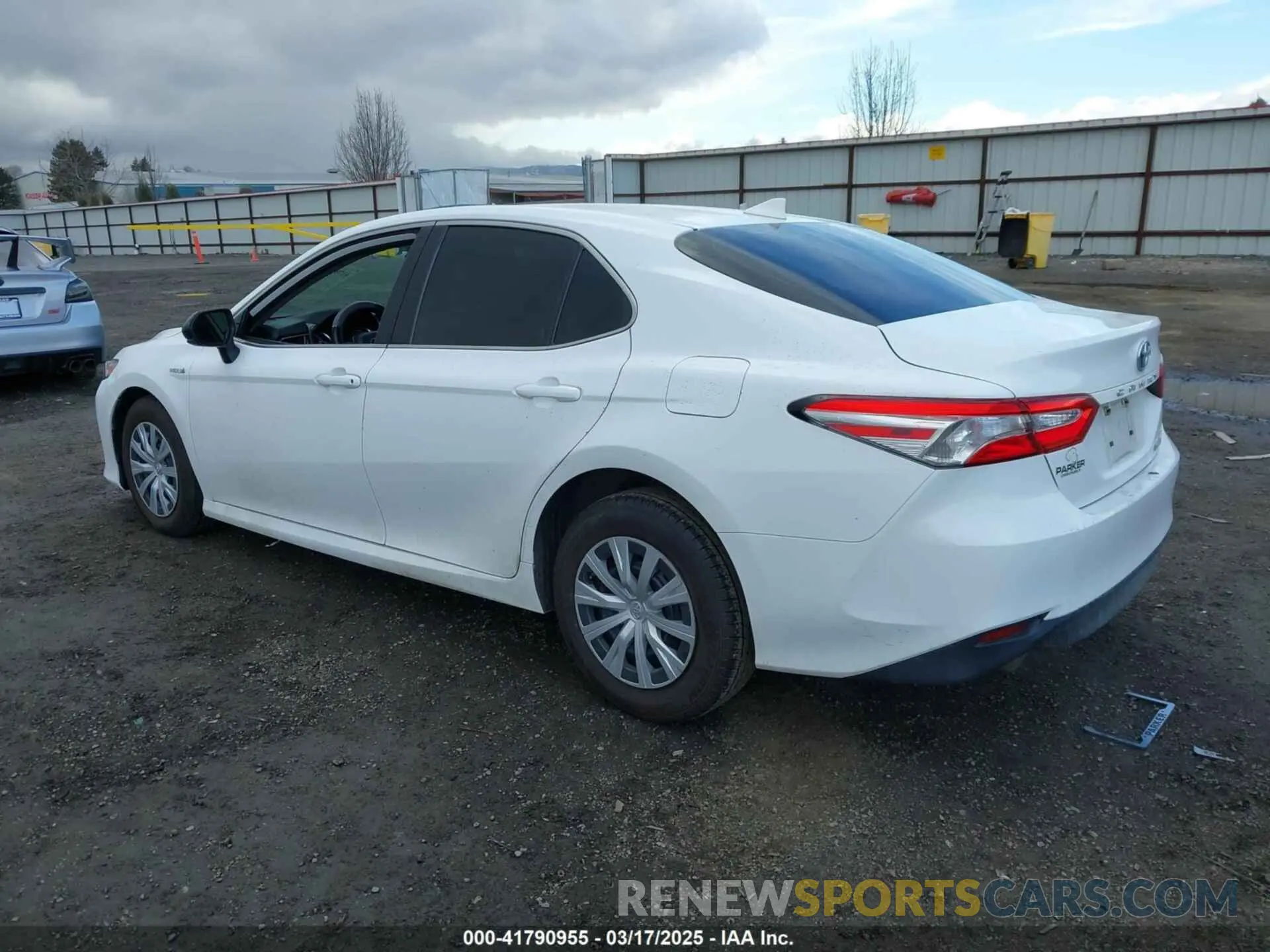 3 Photograph of a damaged car 4T1B31HK4KU513240 TOYOTA CAMRY HYBRID 2019