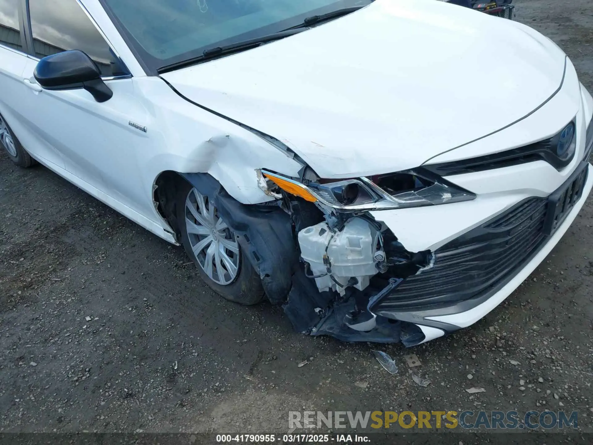 6 Photograph of a damaged car 4T1B31HK4KU513240 TOYOTA CAMRY HYBRID 2019