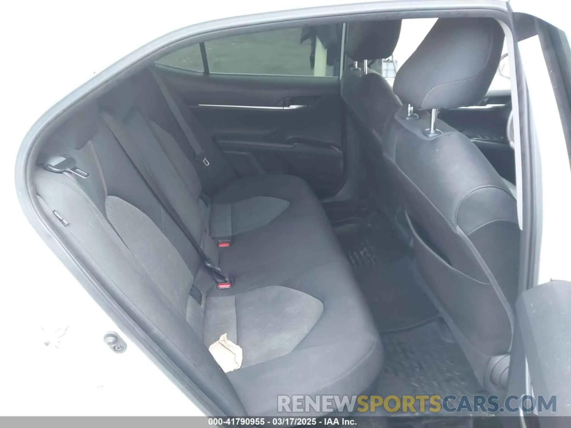 8 Photograph of a damaged car 4T1B31HK4KU513240 TOYOTA CAMRY HYBRID 2019