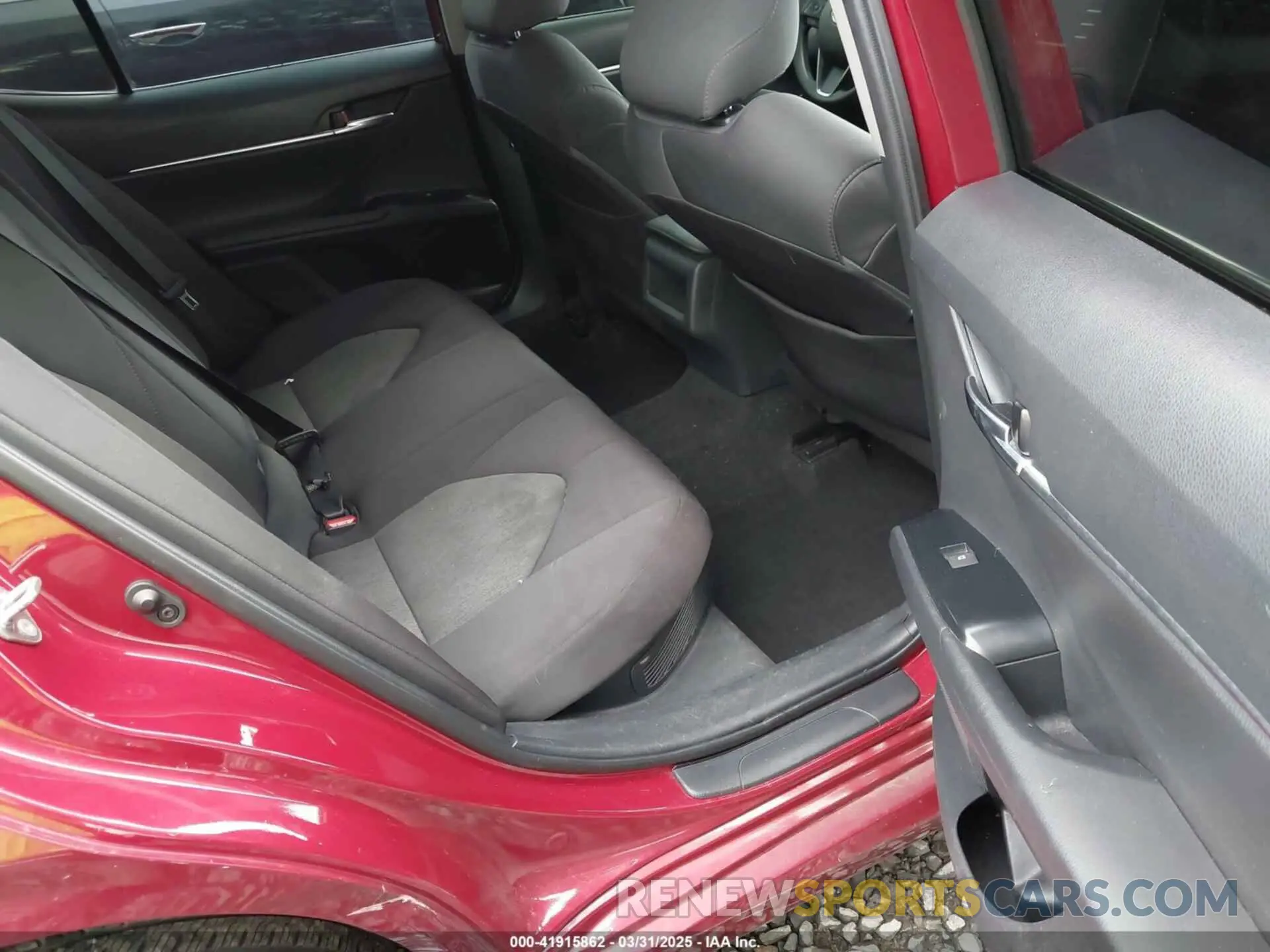 8 Photograph of a damaged car 4T1B31HK4KU516638 TOYOTA CAMRY HYBRID 2019