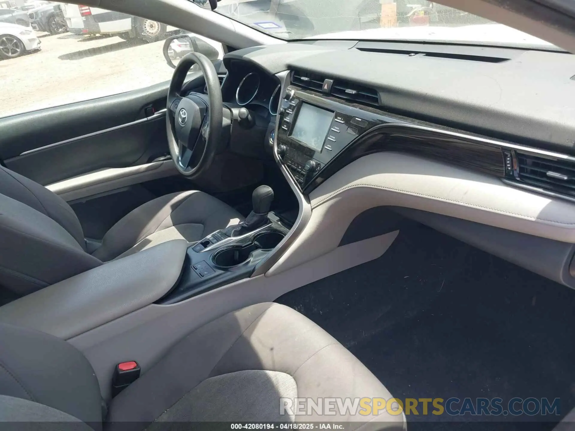 5 Photograph of a damaged car 4T1B31HK5KU008811 TOYOTA CAMRY HYBRID 2019