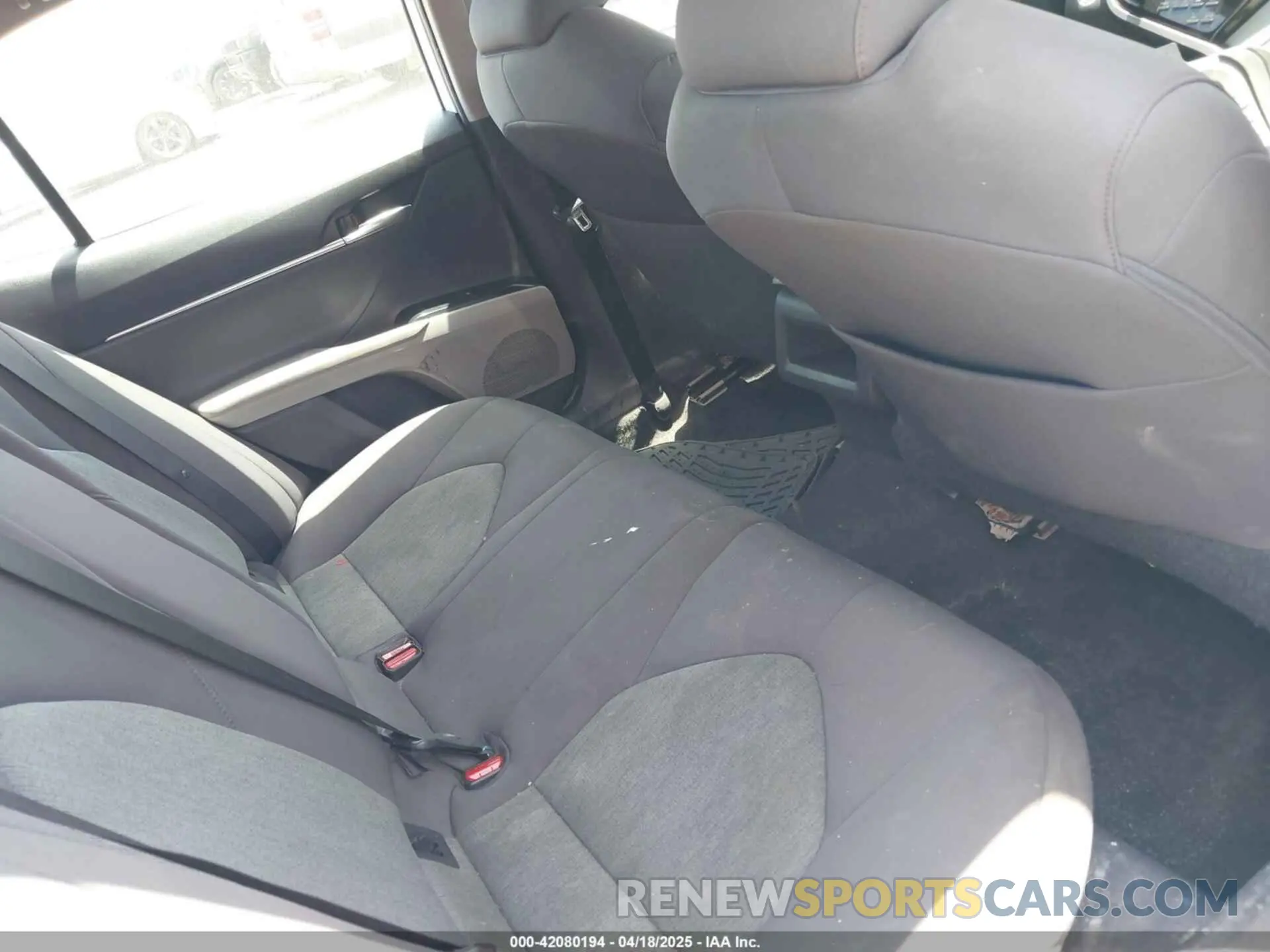 8 Photograph of a damaged car 4T1B31HK5KU008811 TOYOTA CAMRY HYBRID 2019