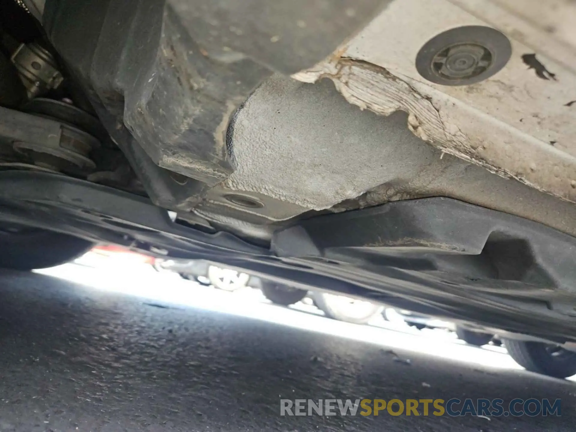 13 Photograph of a damaged car 4T1B31HK5KU512856 TOYOTA CAMRY HYBRID 2019