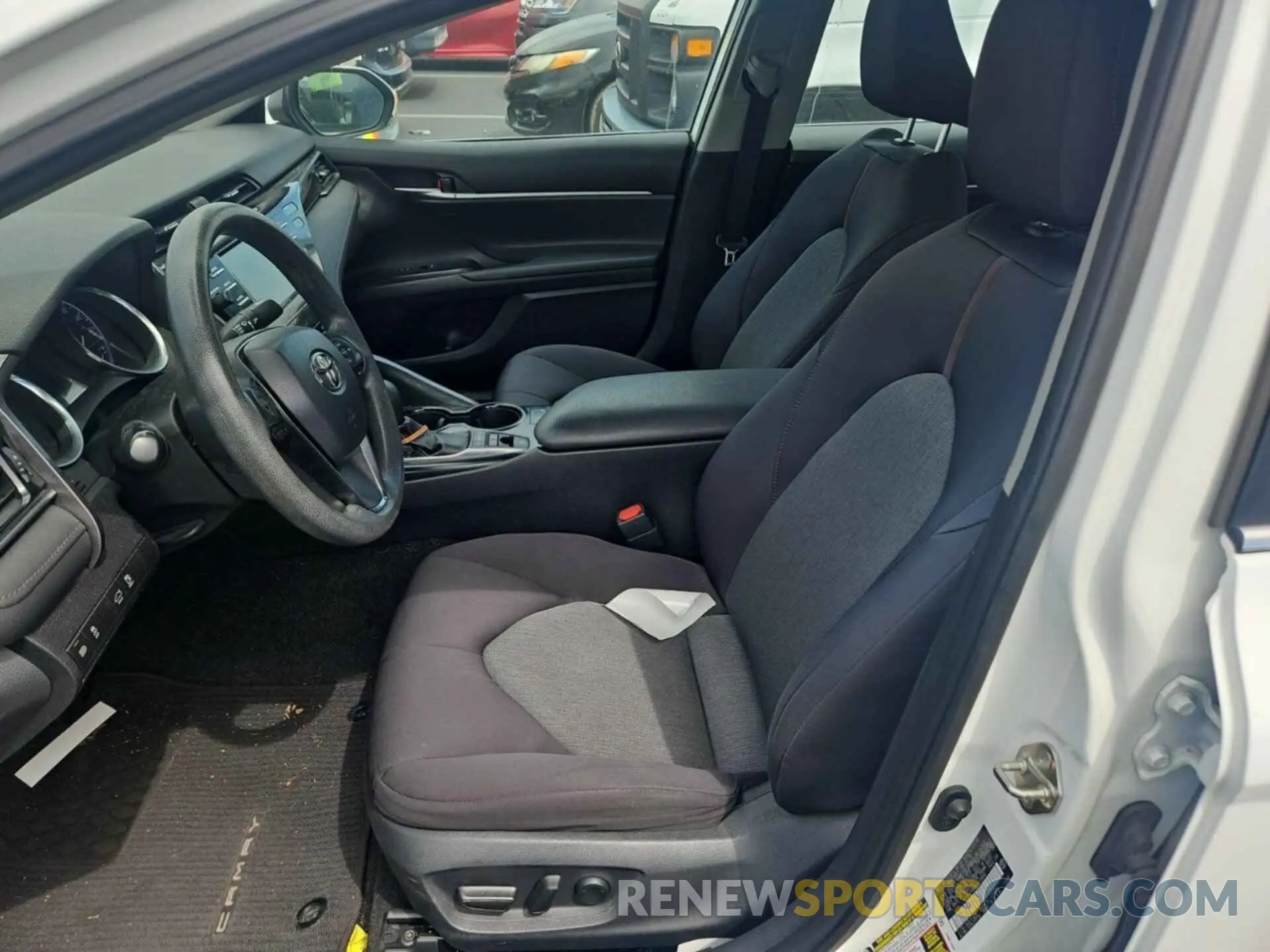 17 Photograph of a damaged car 4T1B31HK5KU512856 TOYOTA CAMRY HYBRID 2019