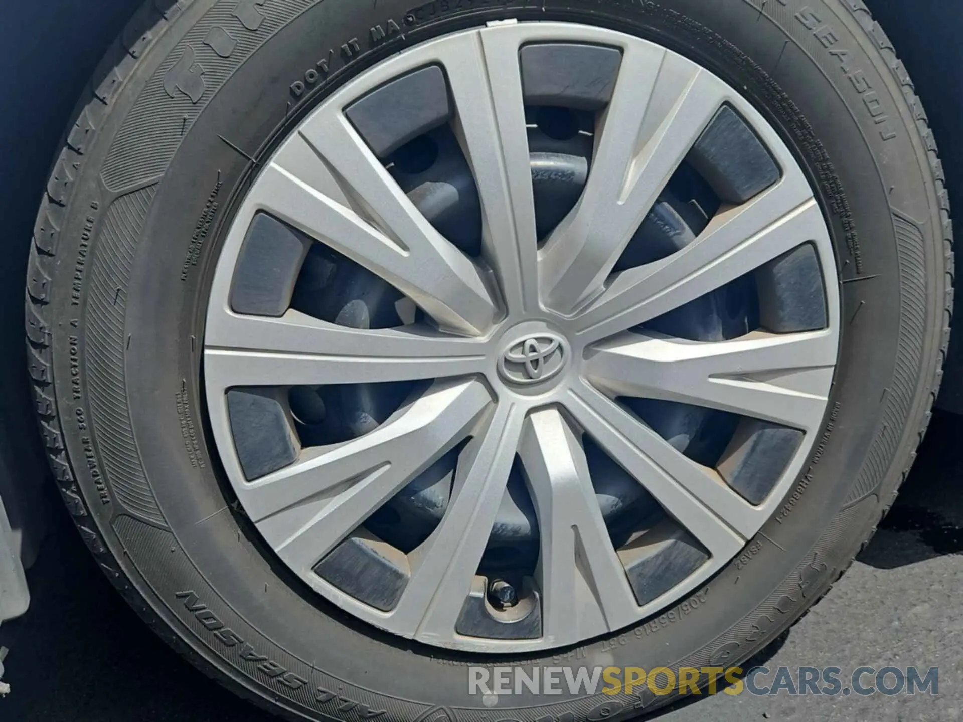26 Photograph of a damaged car 4T1B31HK5KU512856 TOYOTA CAMRY HYBRID 2019
