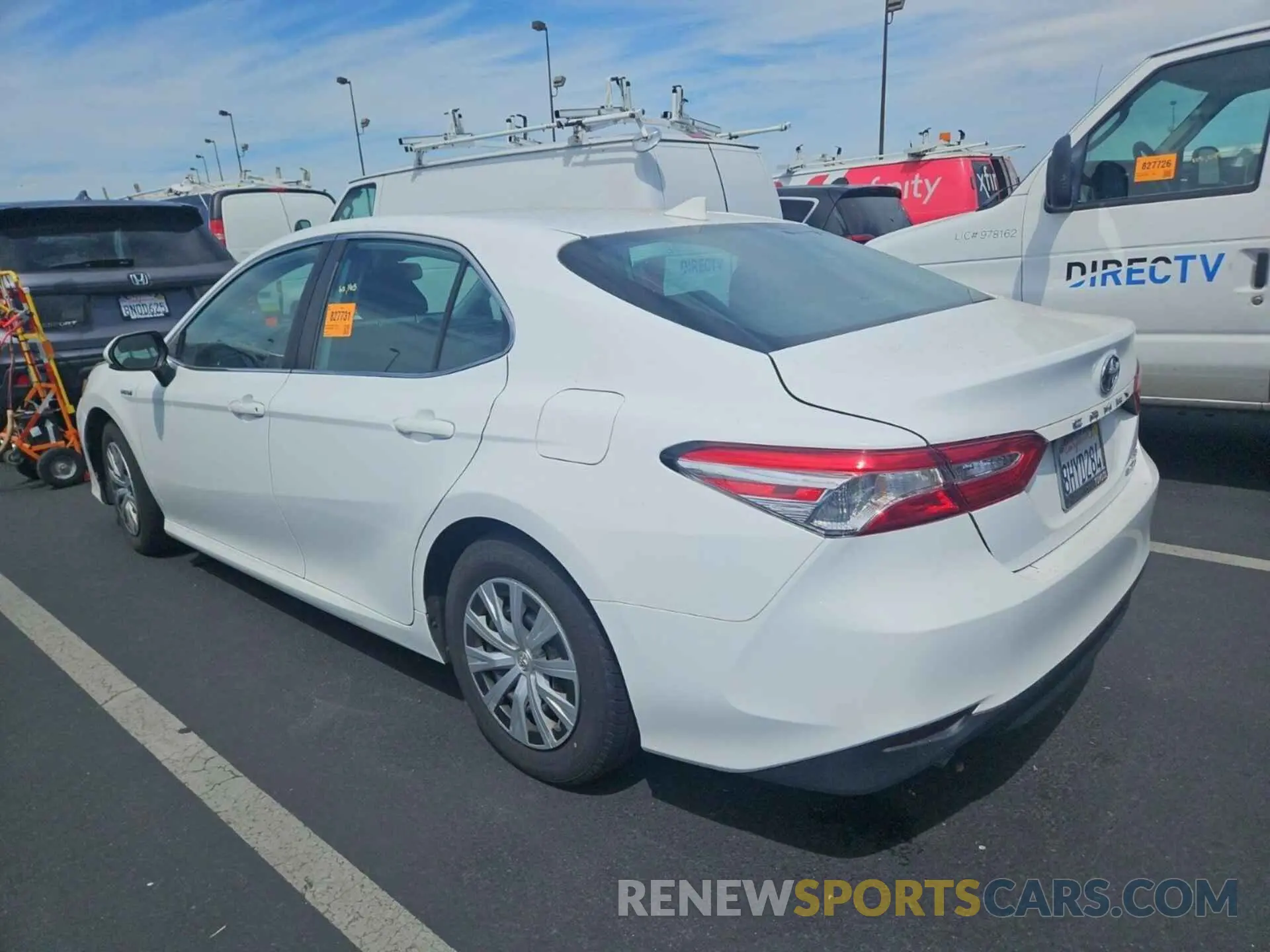 32 Photograph of a damaged car 4T1B31HK5KU512856 TOYOTA CAMRY HYBRID 2019