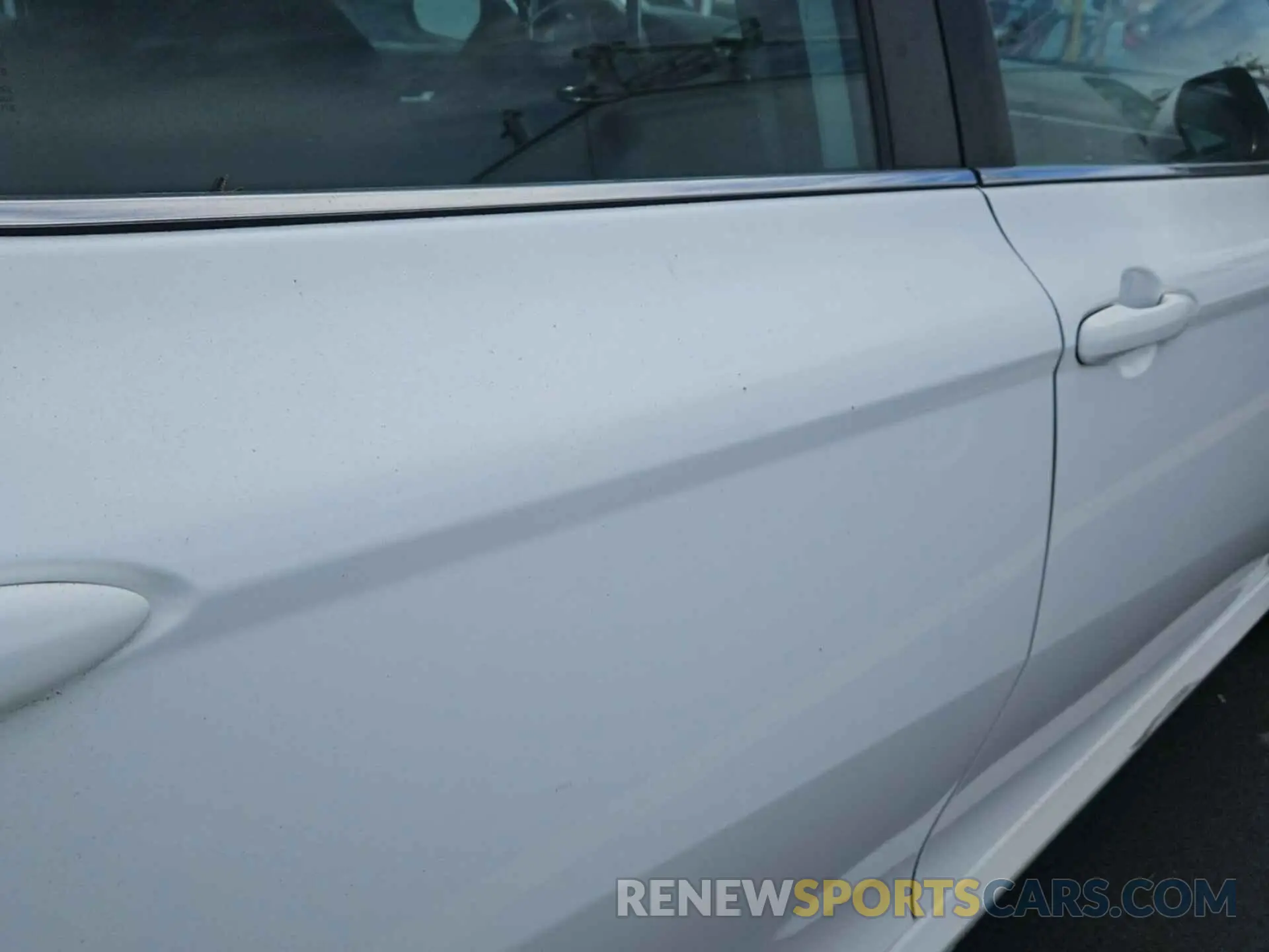 34 Photograph of a damaged car 4T1B31HK5KU512856 TOYOTA CAMRY HYBRID 2019