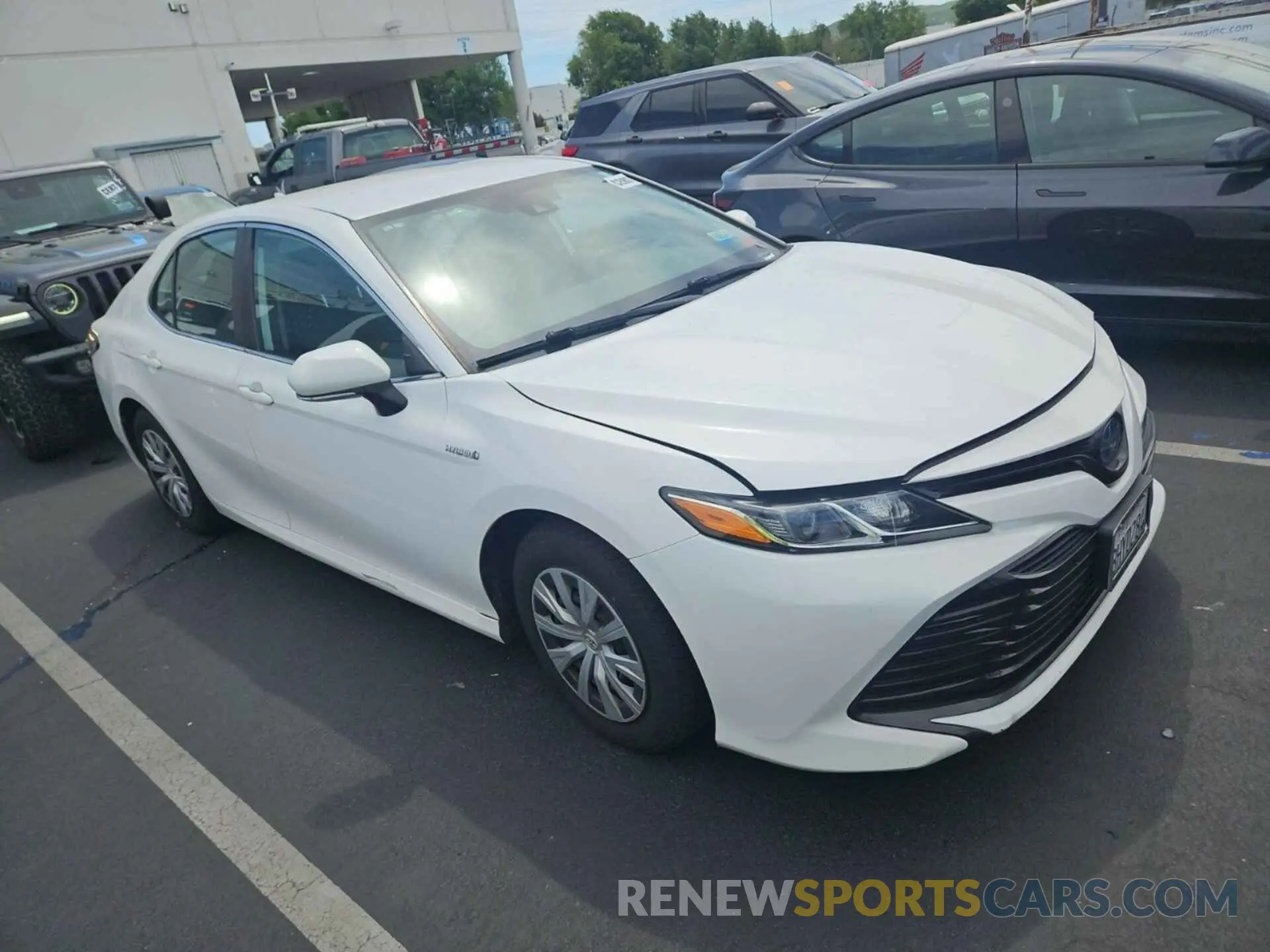 6 Photograph of a damaged car 4T1B31HK5KU512856 TOYOTA CAMRY HYBRID 2019